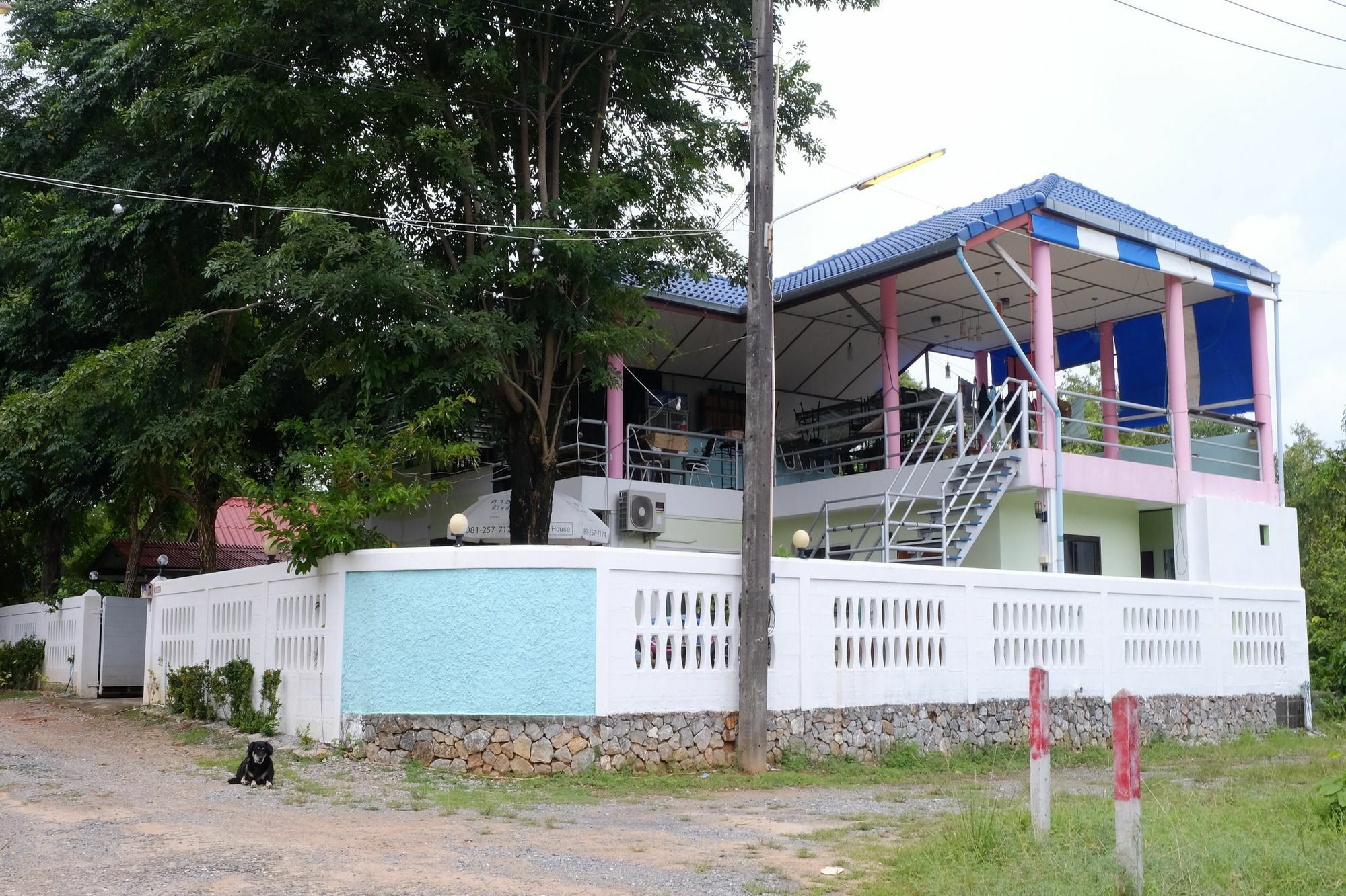 Hotel Chomlay Restaurant & For Rent