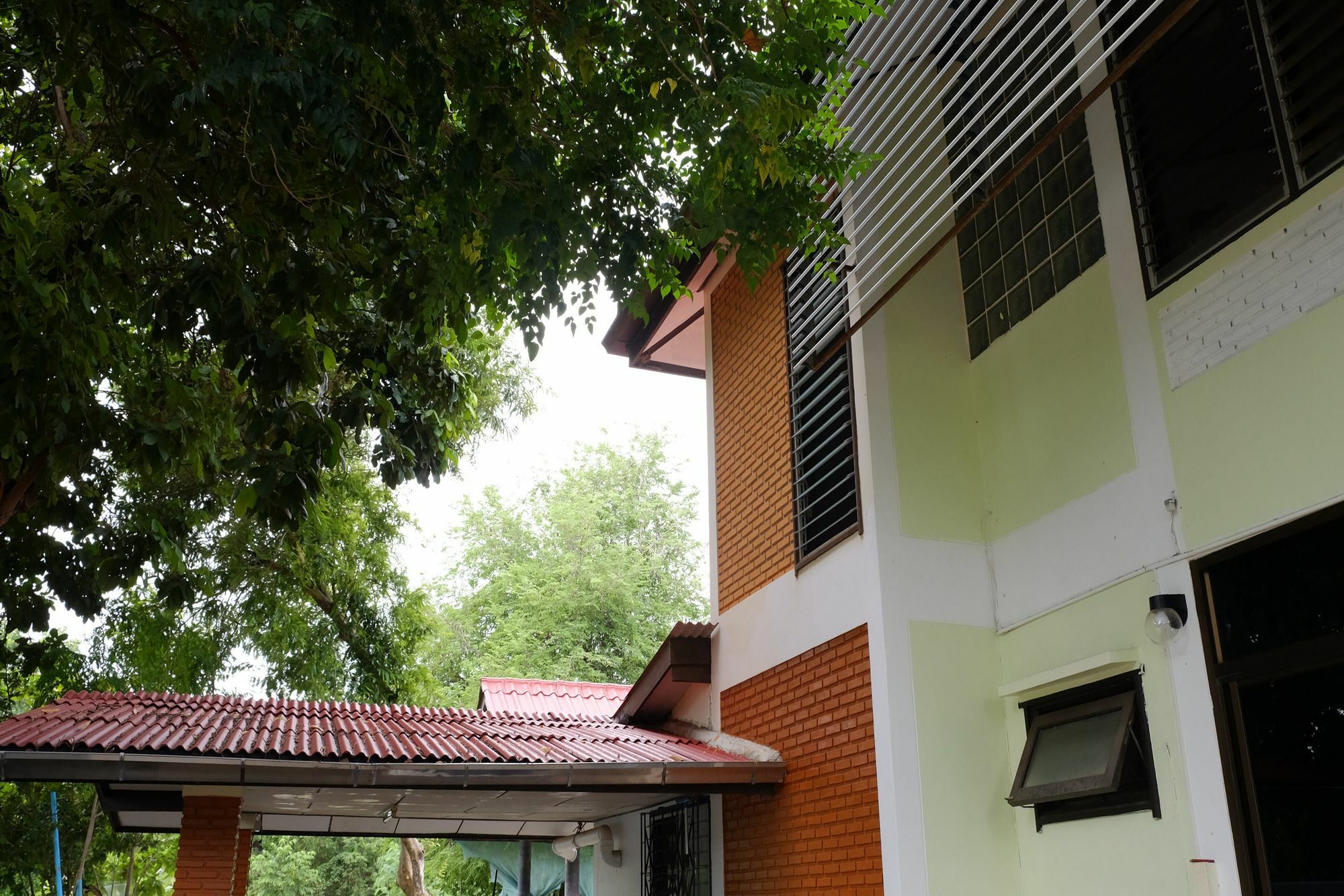Chomlay Restaurant & For Rent 2*