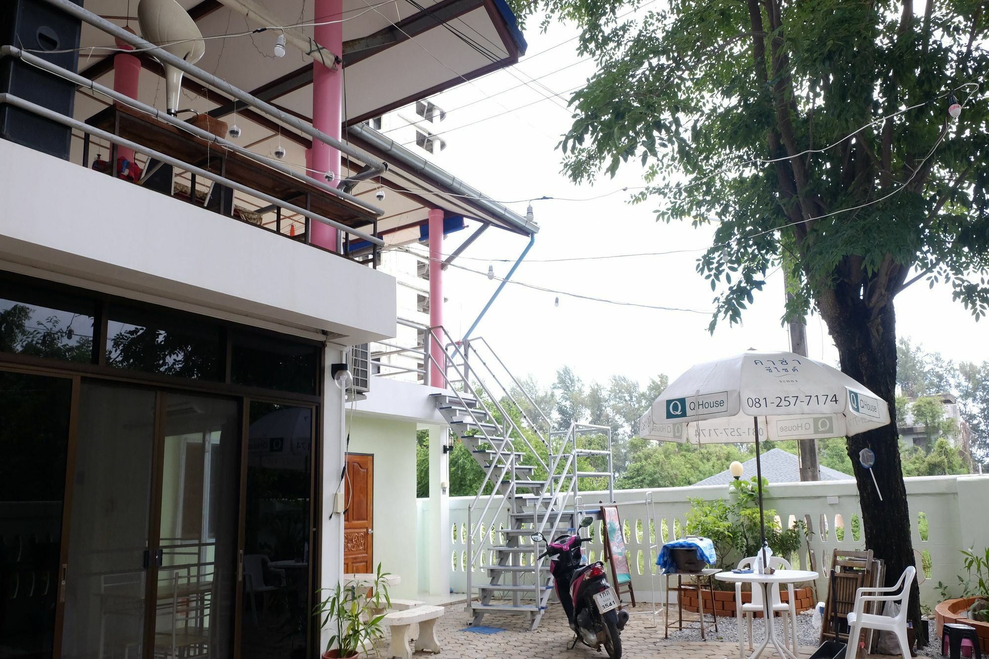 Chomlay Restaurant & For Rent