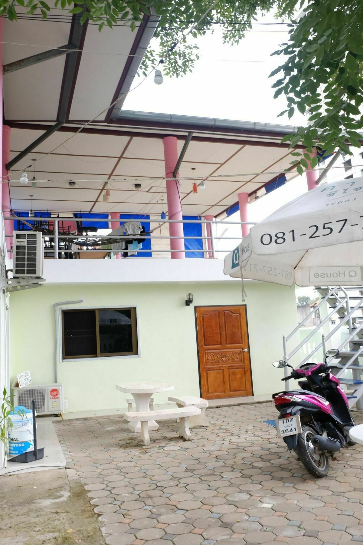 Chomlay Restaurant & For Rent