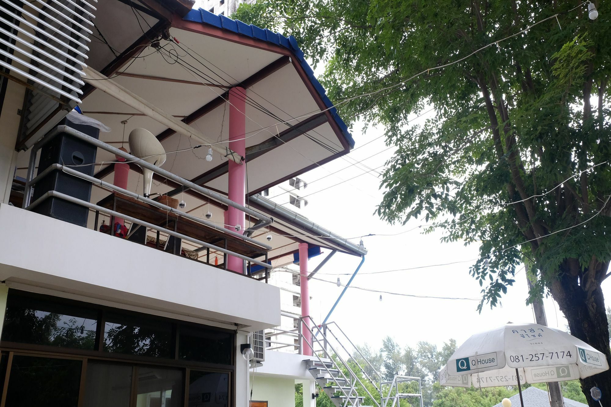 Chomlay Restaurant & For Rent Hotel Ban Nai Rai
