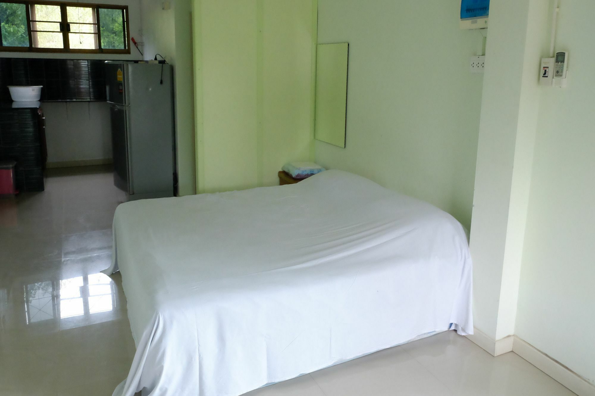 Chomlay Restaurant & For Rent Hotel Ban Nai Rai