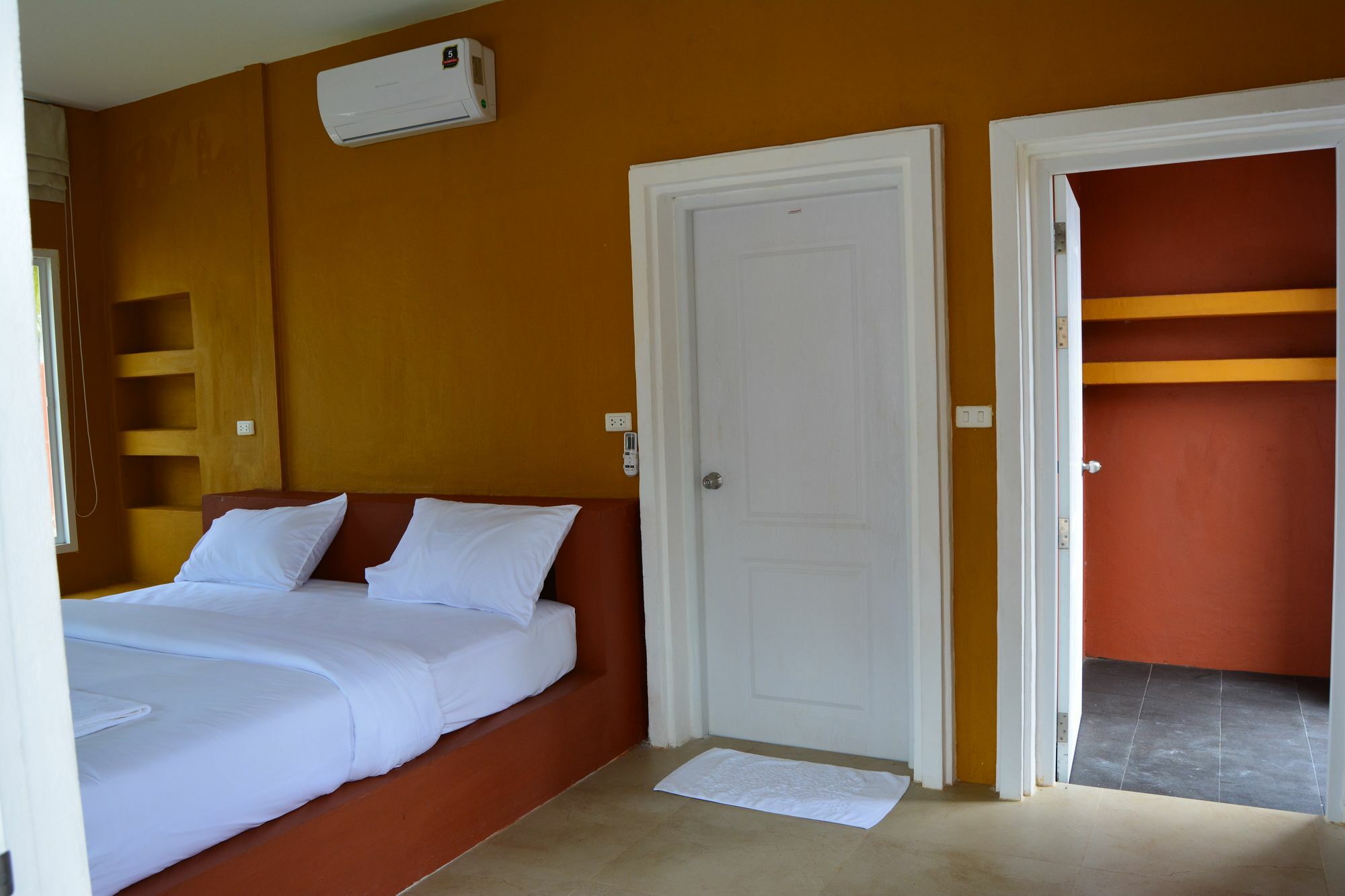 World Cat Resort Bang Saphan