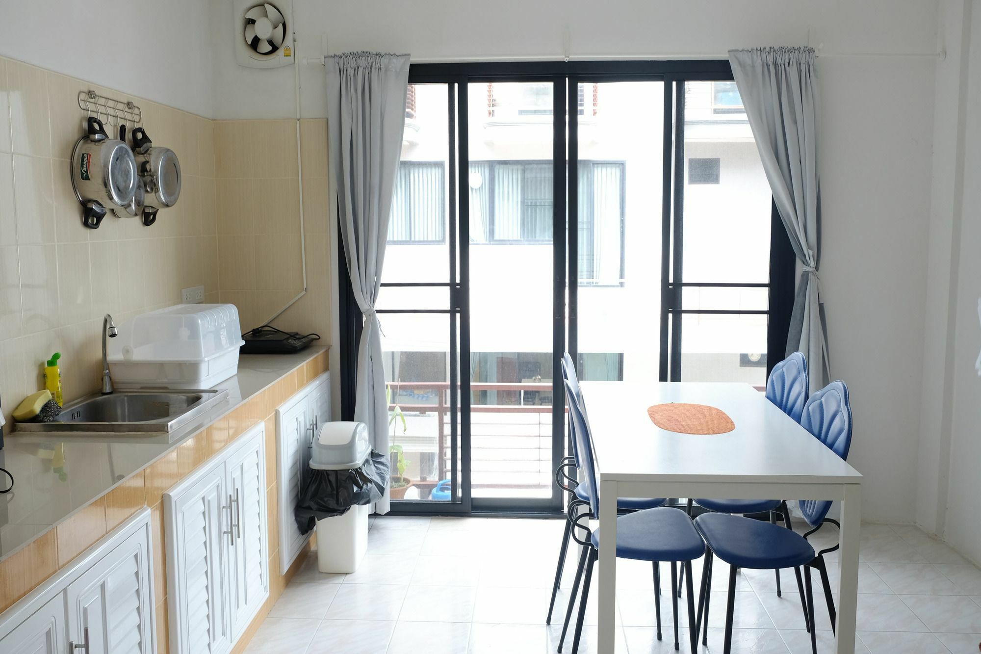 Inn Rayong Sea View 3*