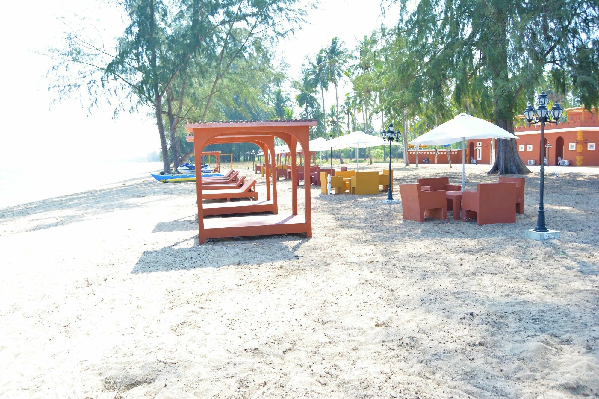 Resort World Cat