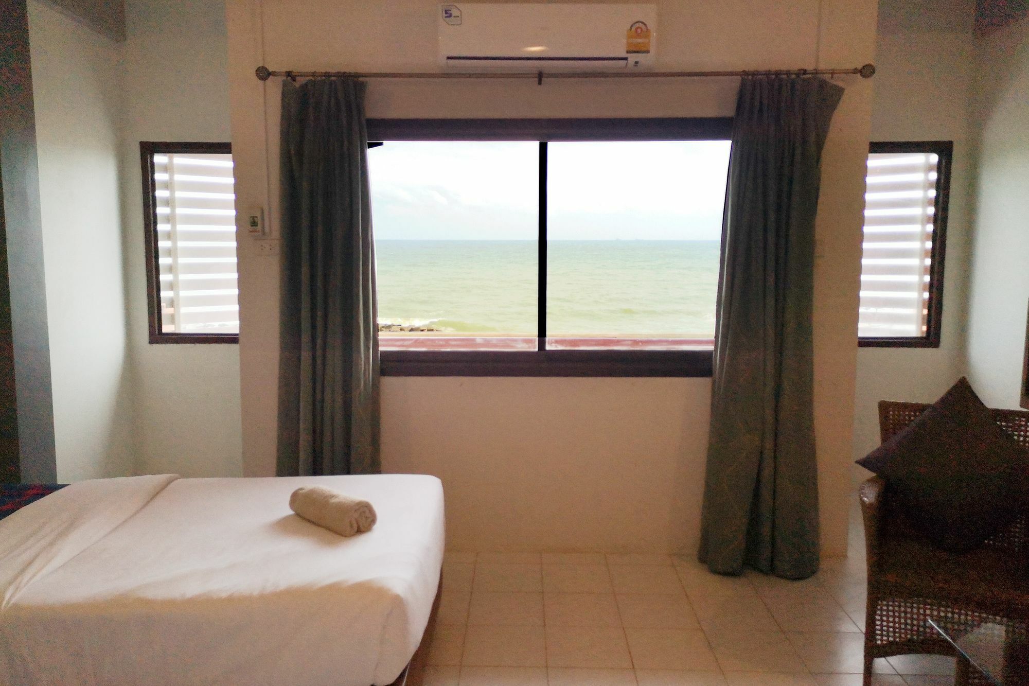 Gao Saengchan Beachfront Guest house 2*