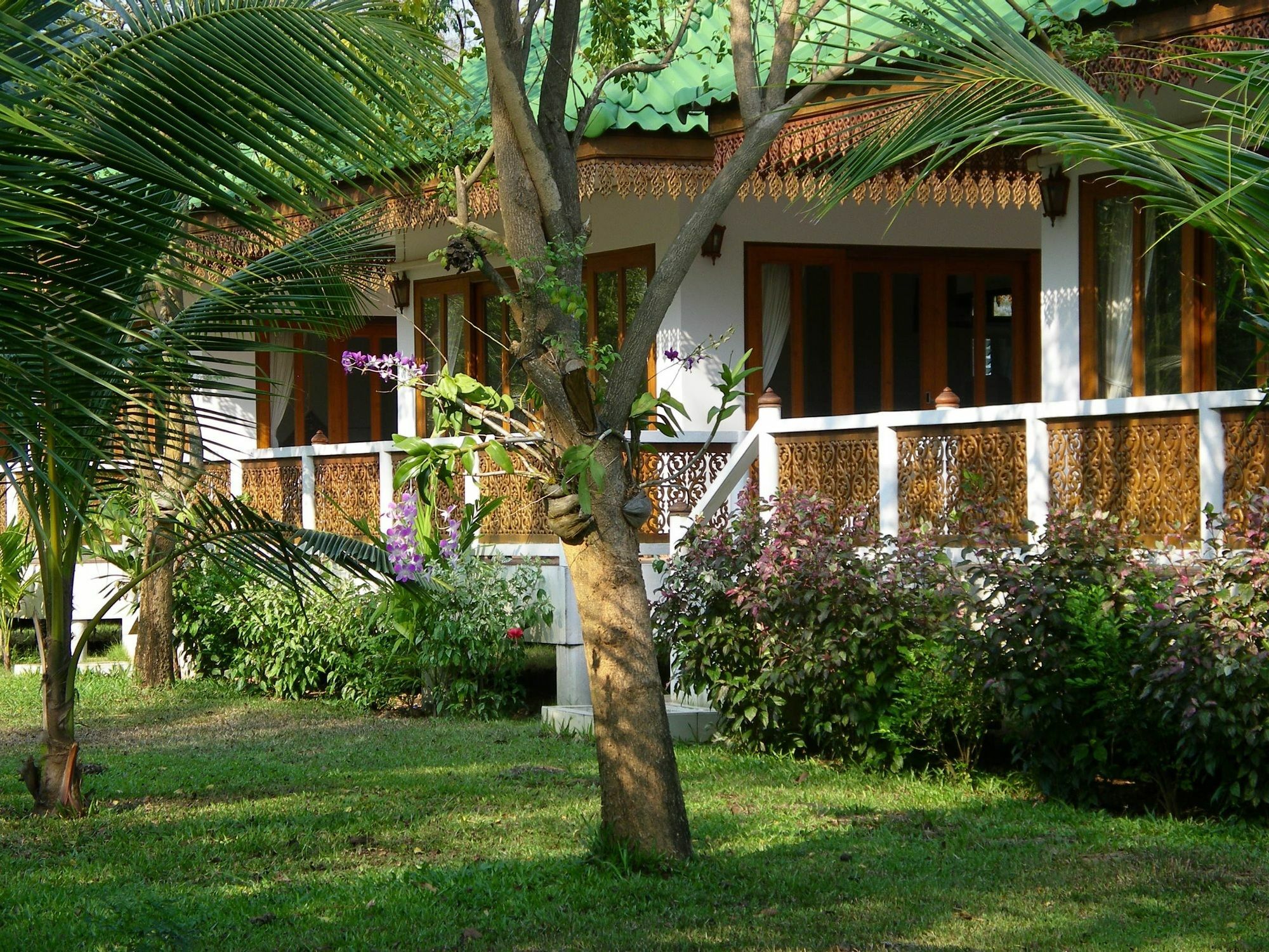 Ruen Thai Rim Haad Resort