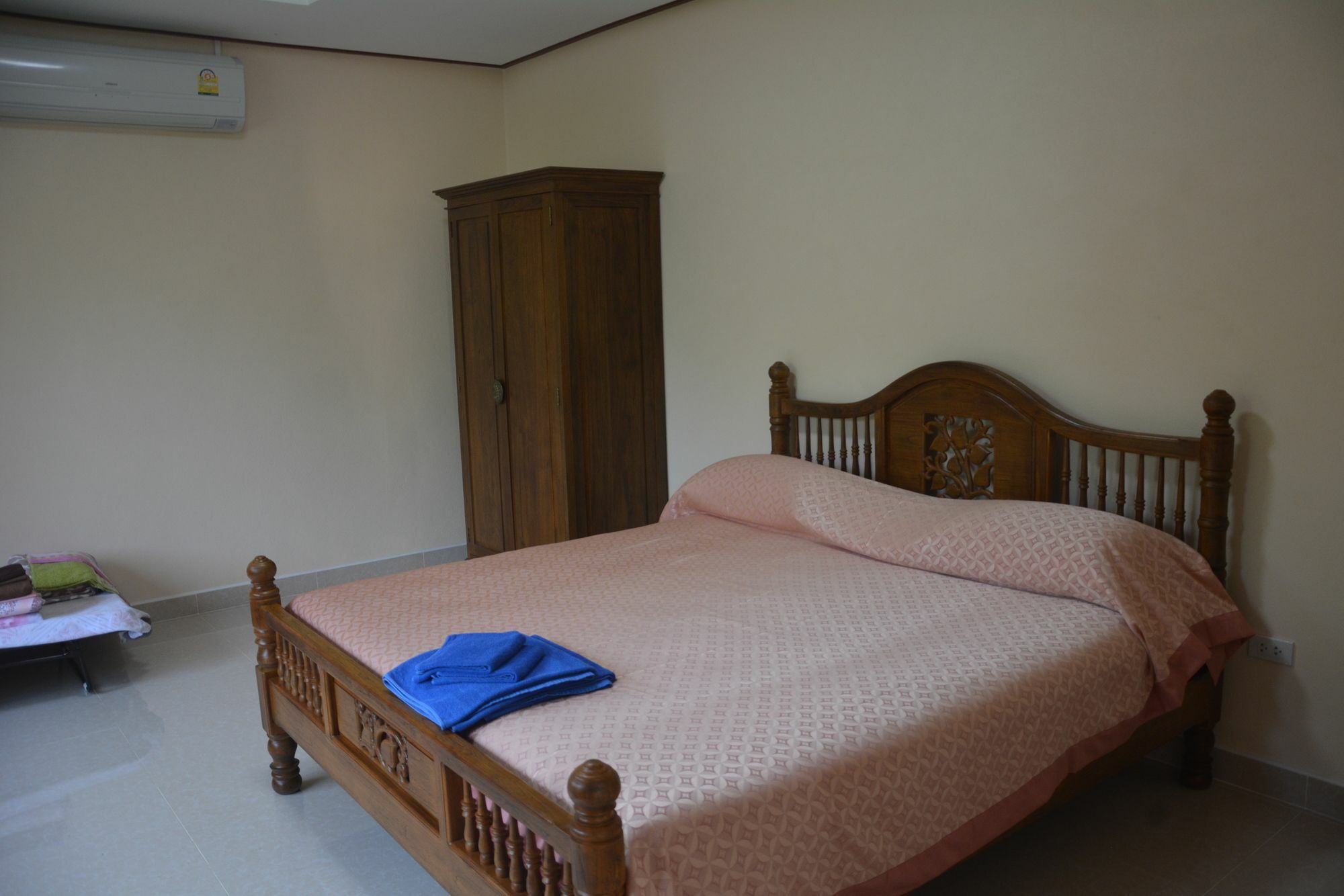 Chalet Apple