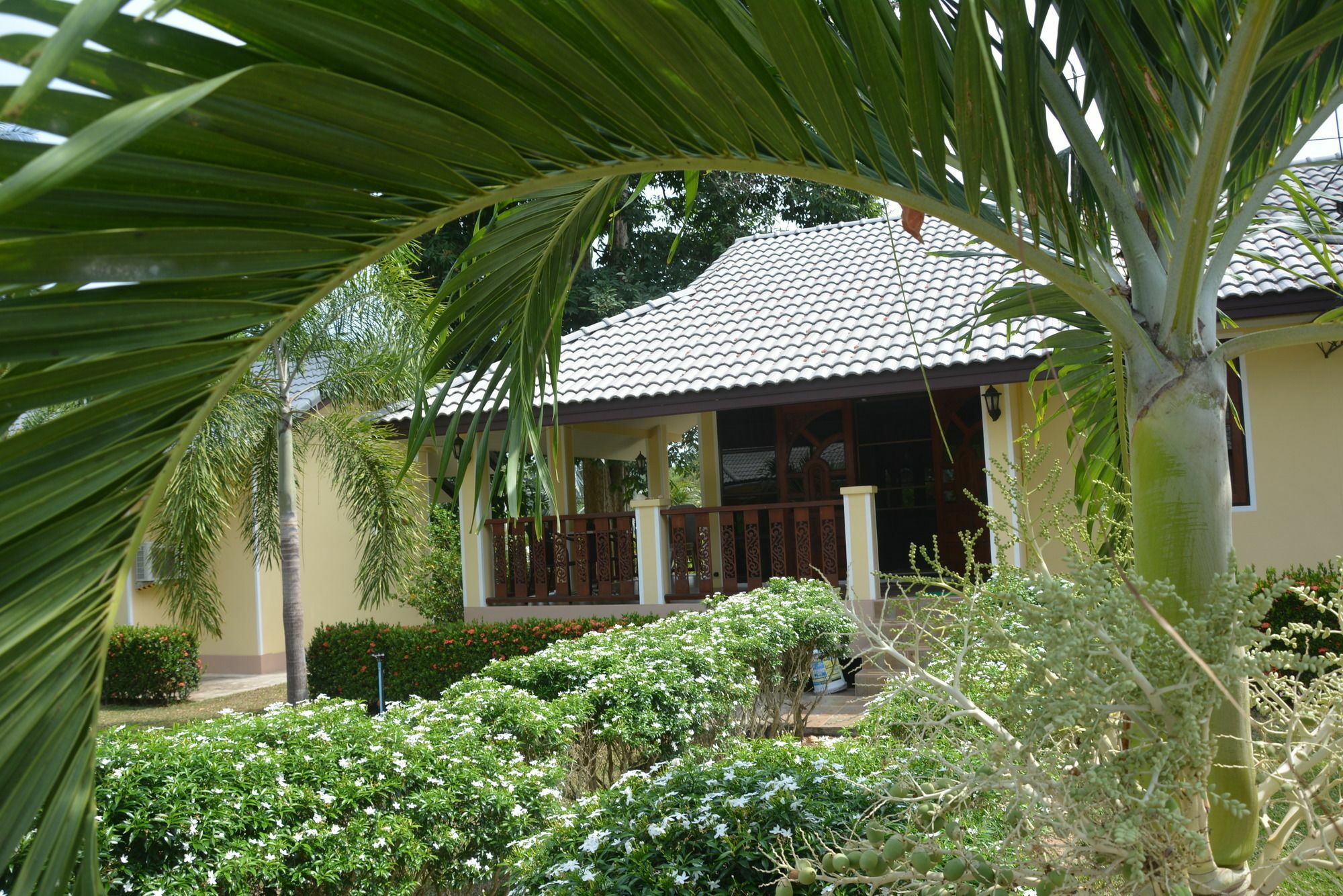 Apple Chalet *