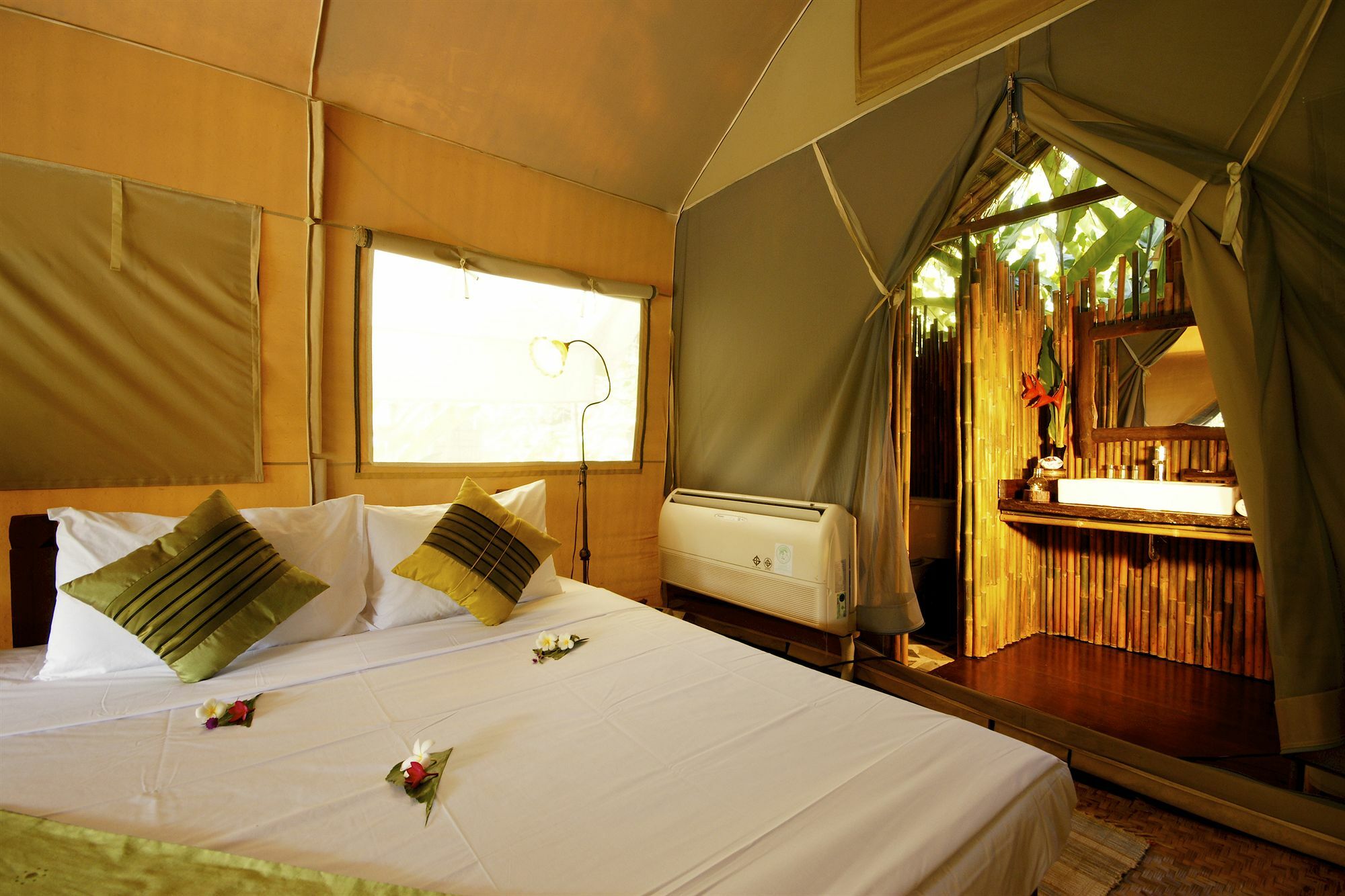 Hintok River Camp Resort 4*