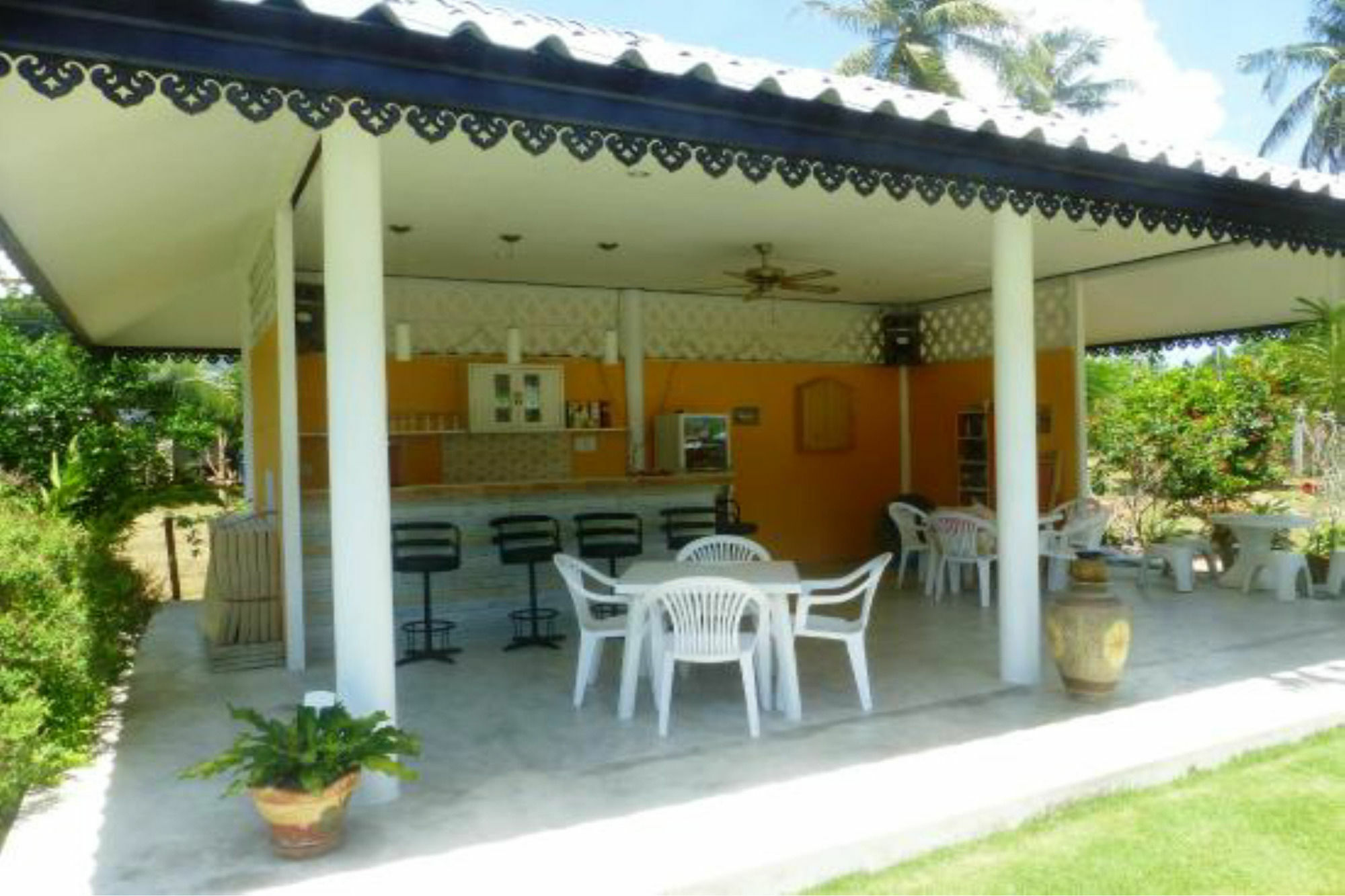 Apple Chalet *