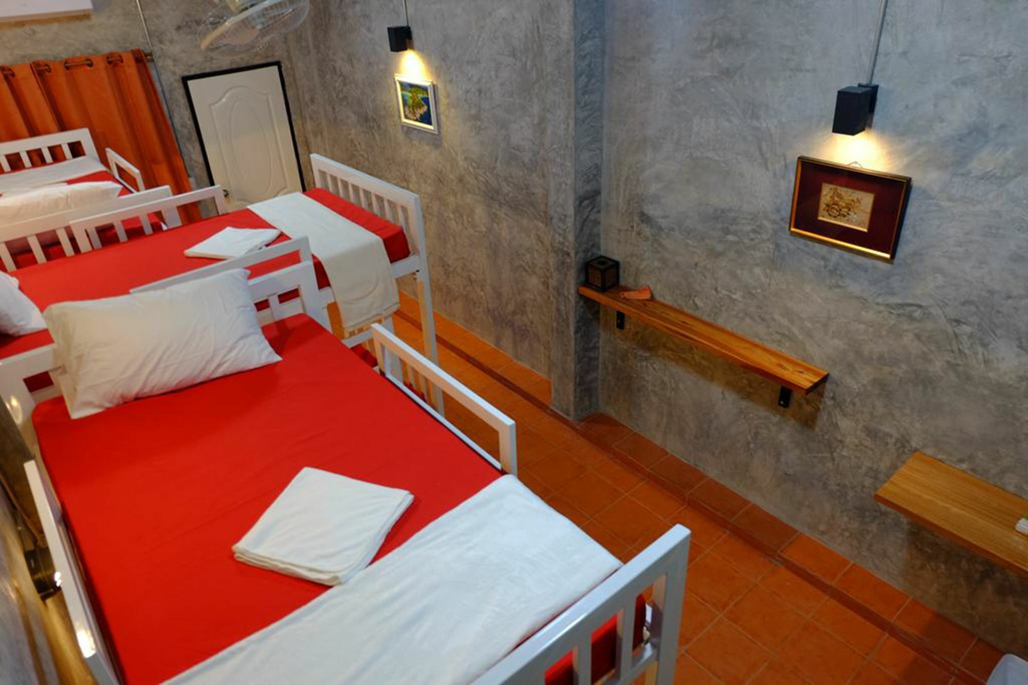 Albergue White Jail At *