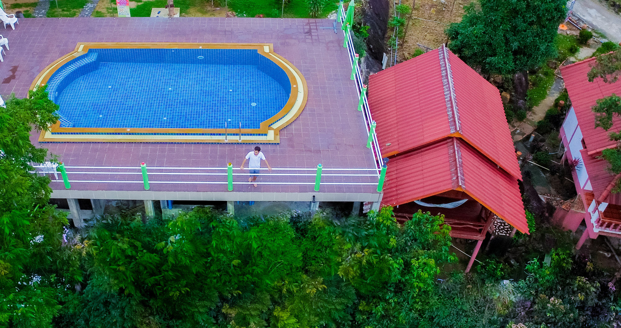 J.b.hut Resort