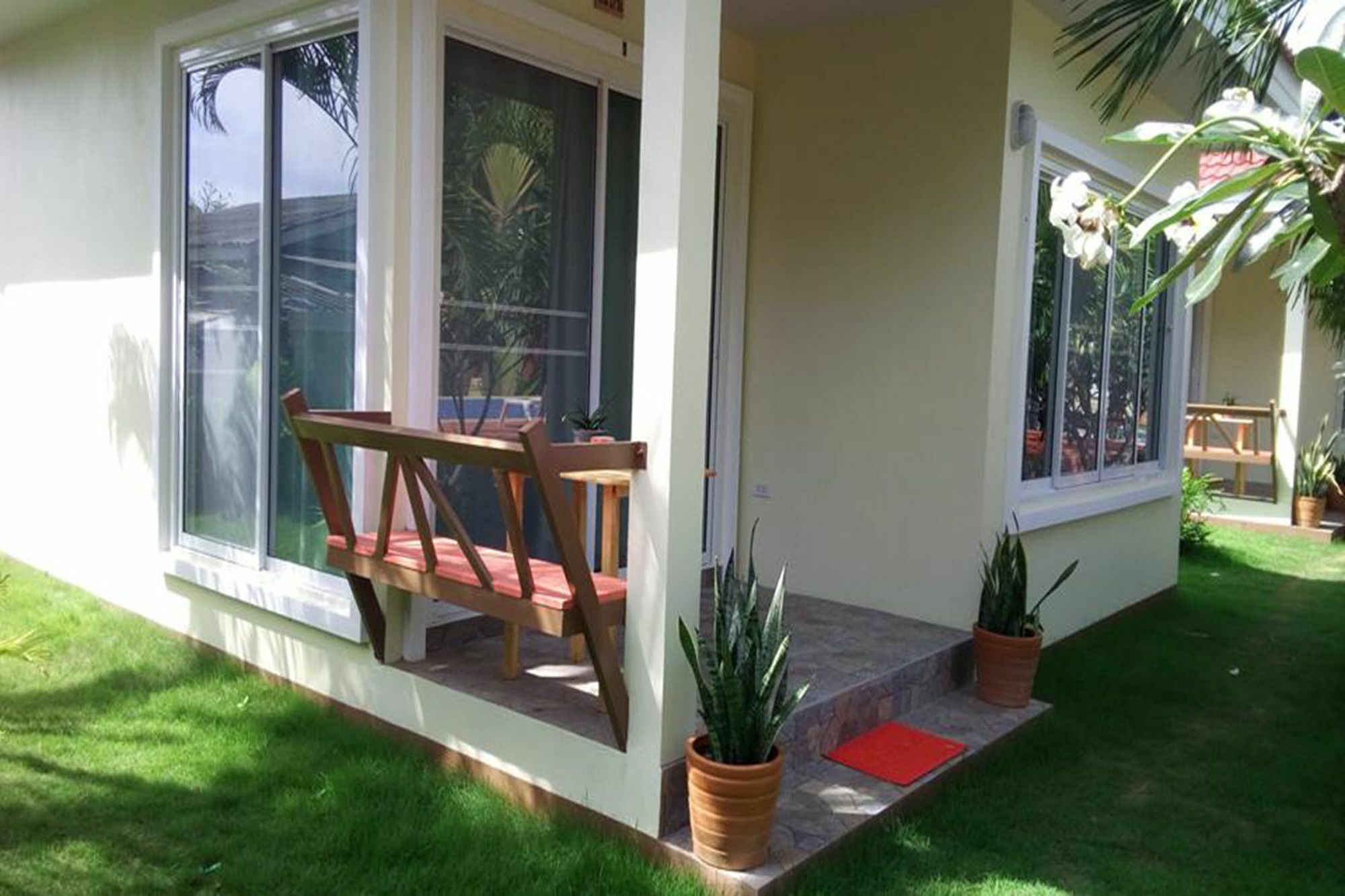 Pat's Hideaway Resort