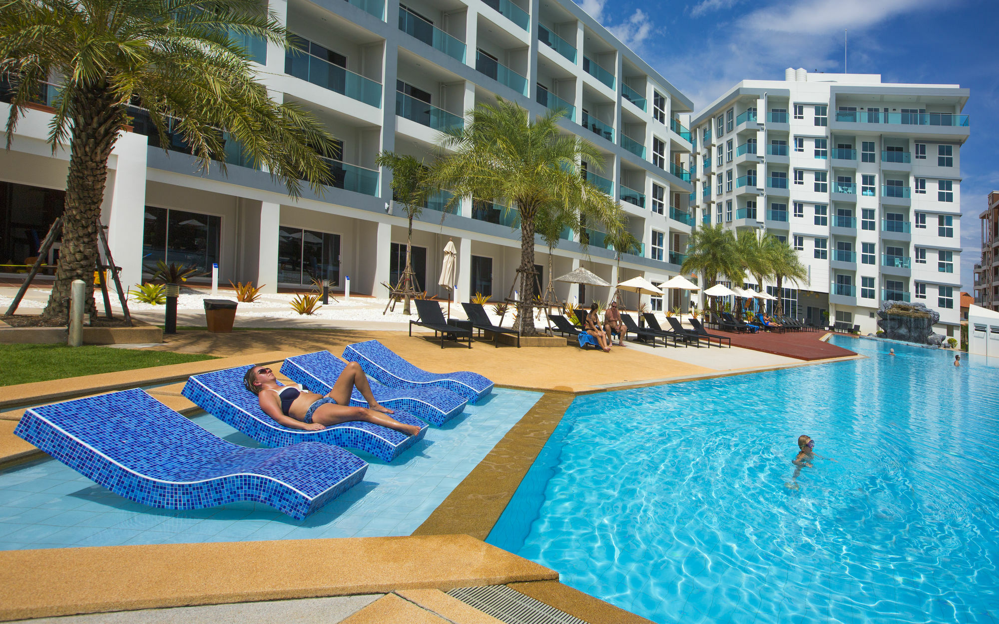 Grandblue & Beachclub Resort 4*