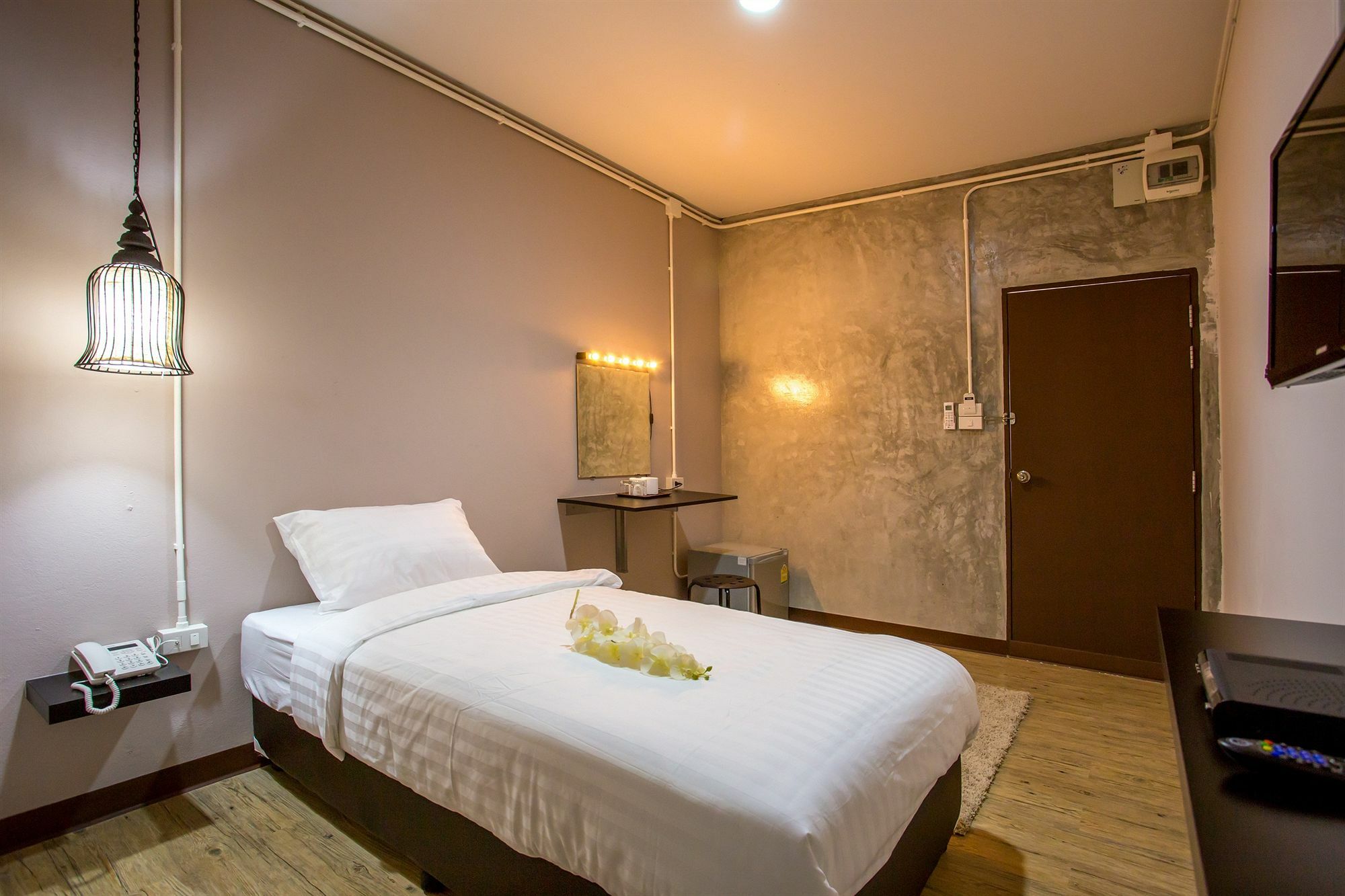 Hotel The First & Cafe Mae Rim