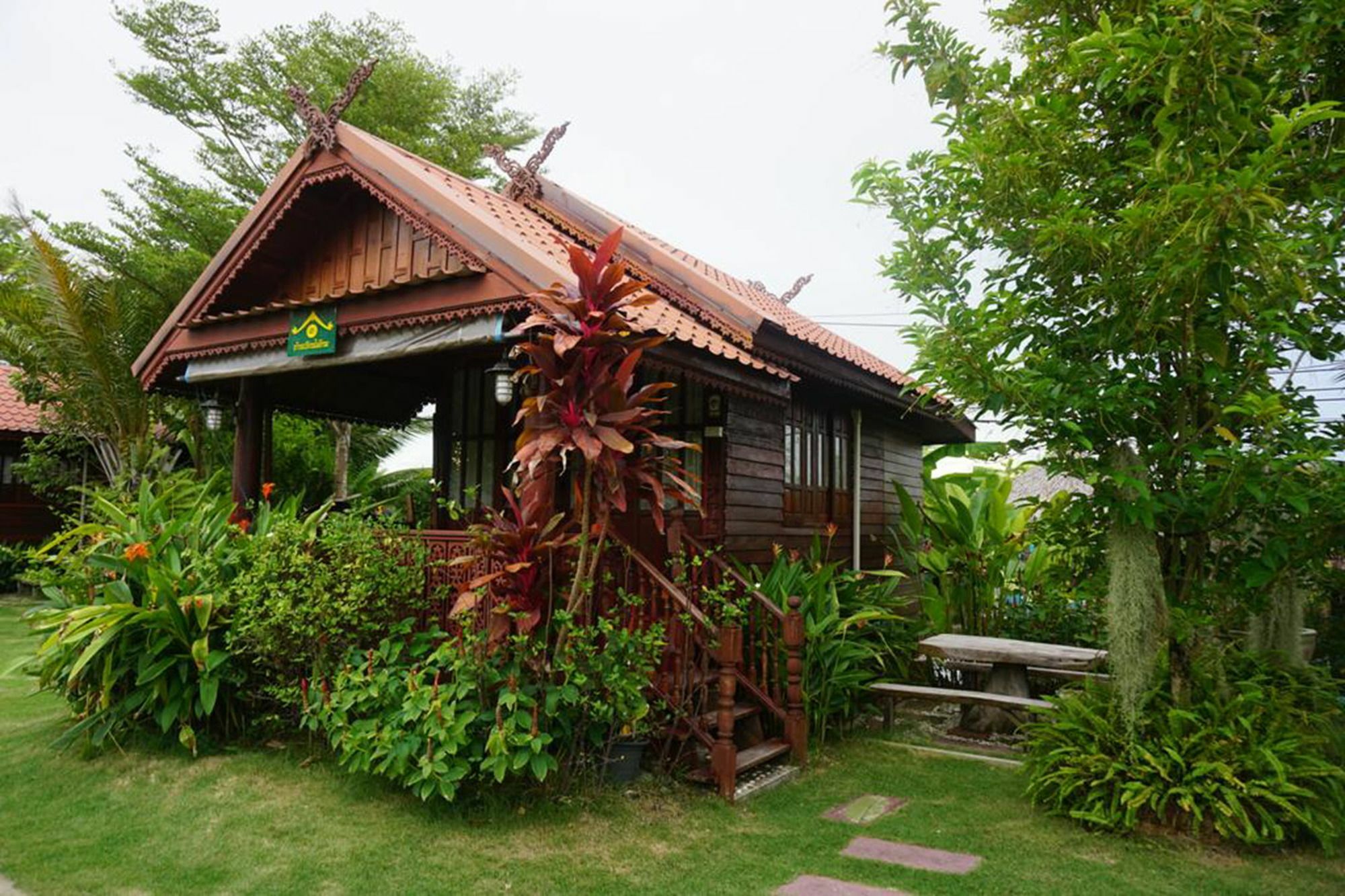Ban Ruen Mai Ngam Resort