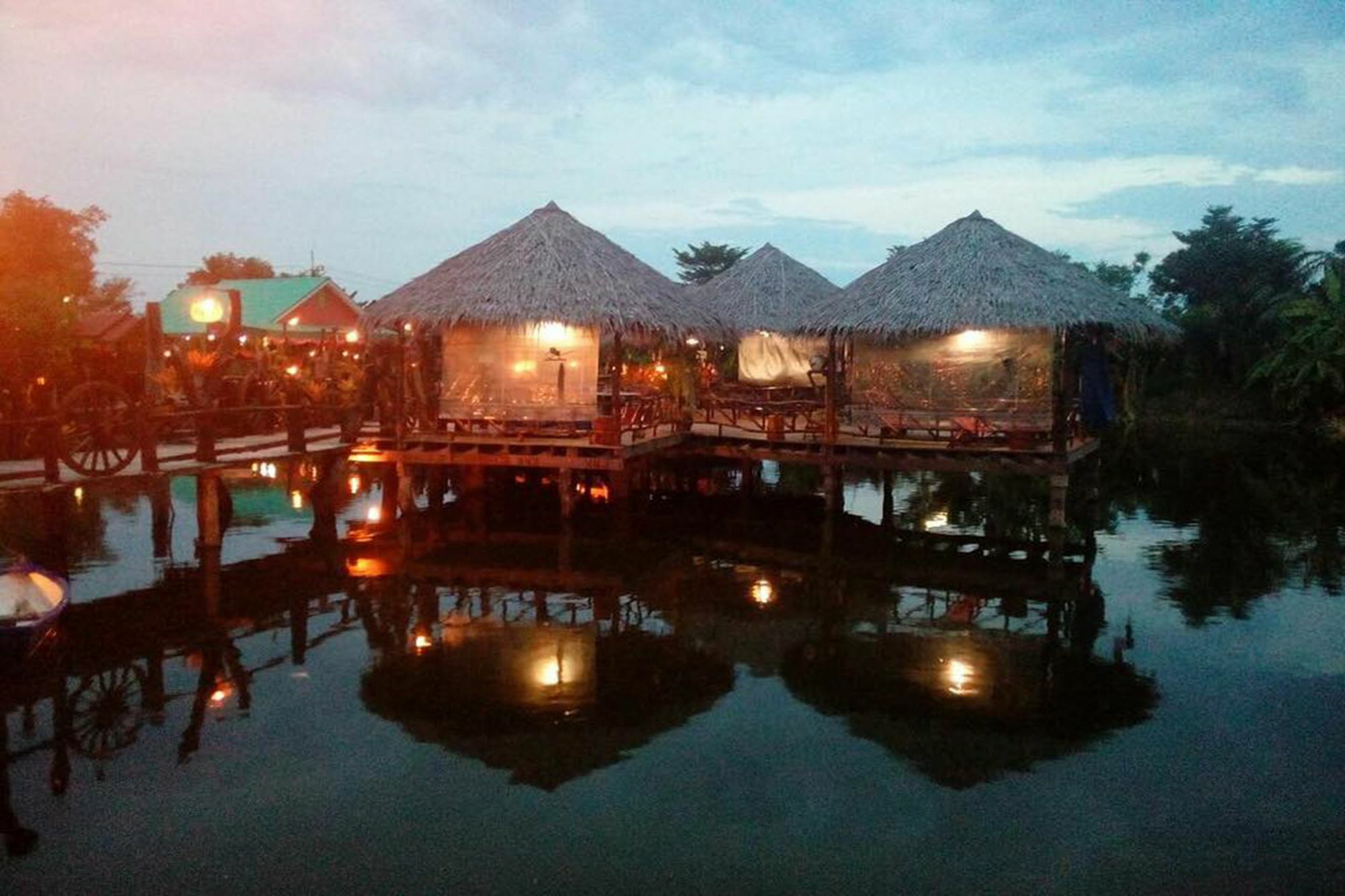 Ban Ruen Mai Ngam Resort 2*