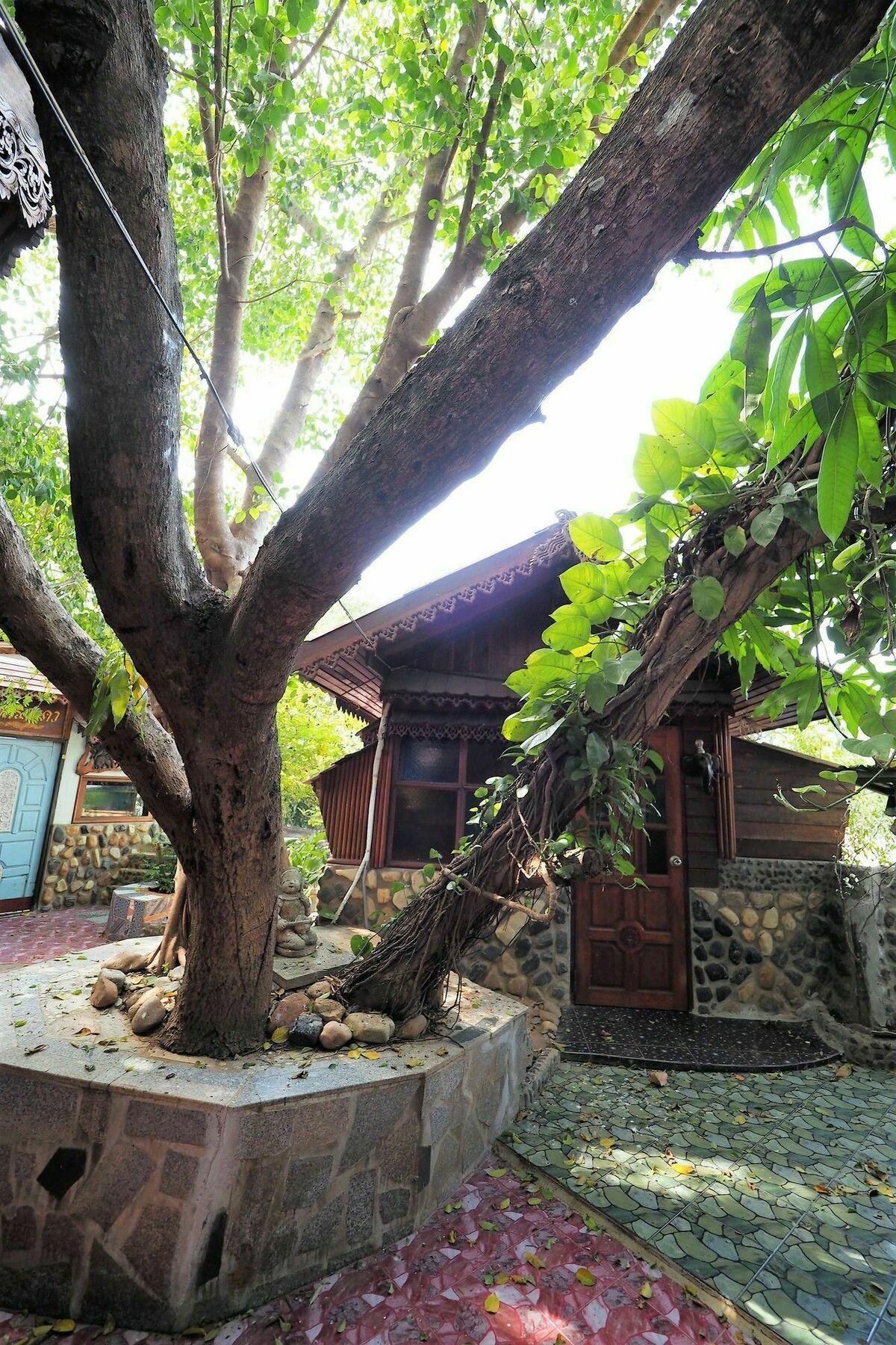 Ruenrimkwai Resort Resort