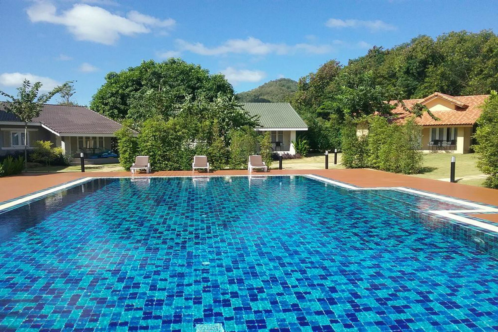 Palazzo Pavone Gallery & Resort Ban Bung Toei