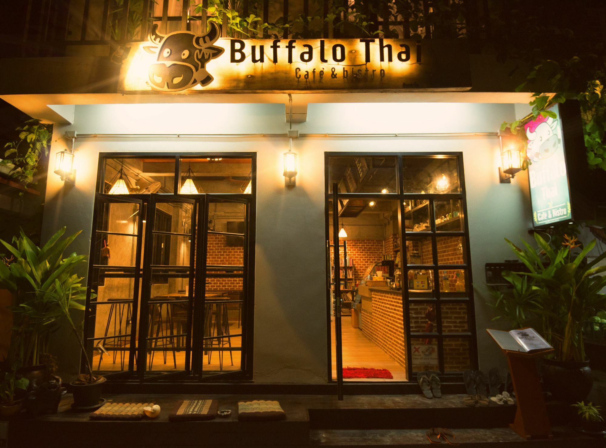 Hotel Buffalo Thai Cafe & Bistro