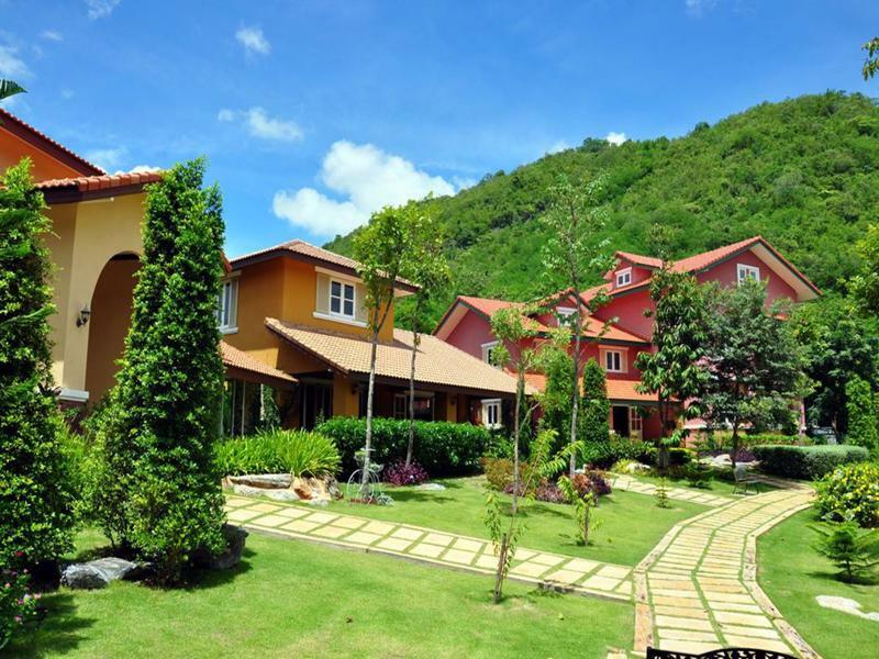 Palazzo Pavone Gallery & Resort 3*