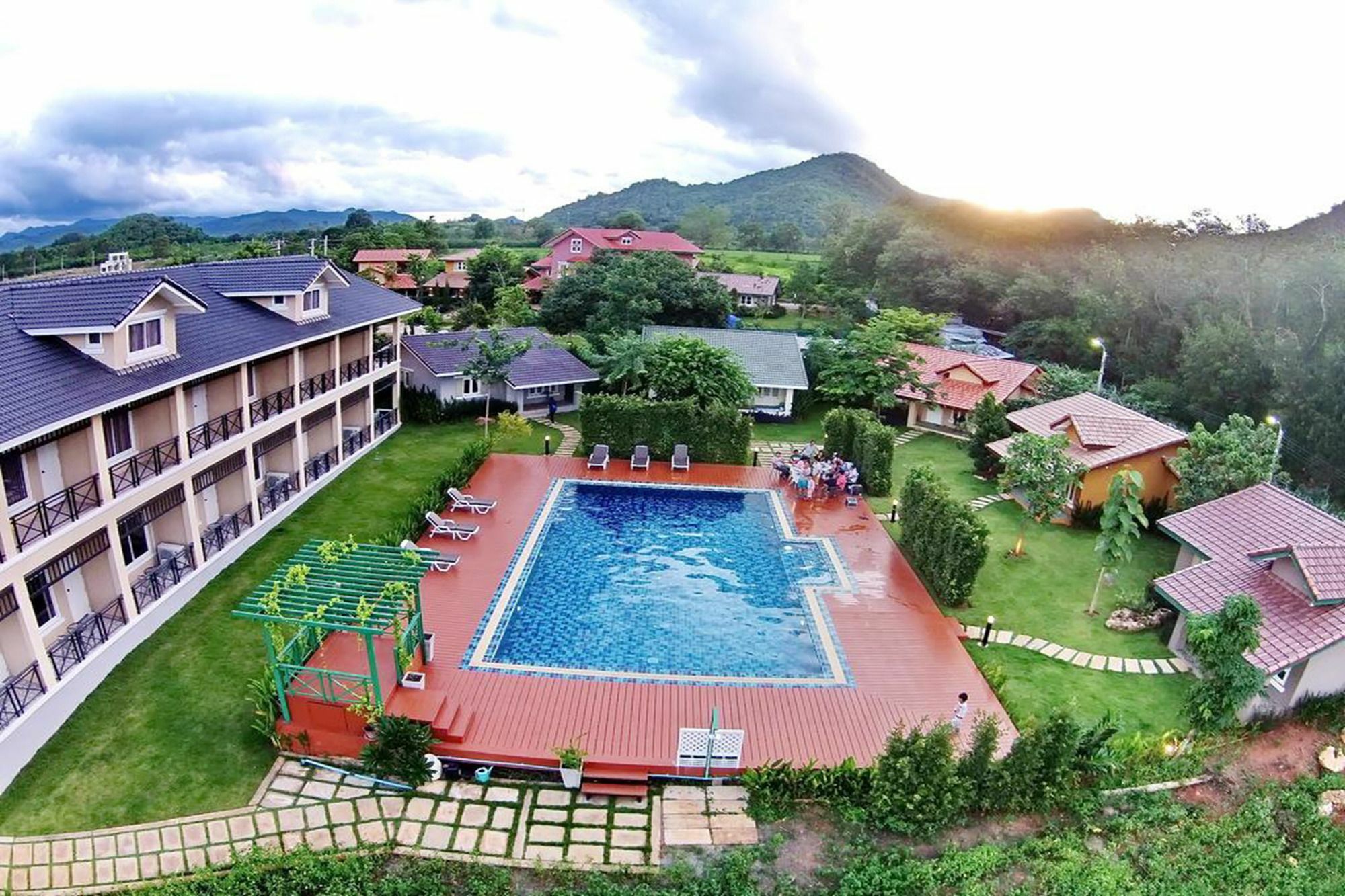 Resort Palazzo Pavone Gallery & Ban Bung Toei