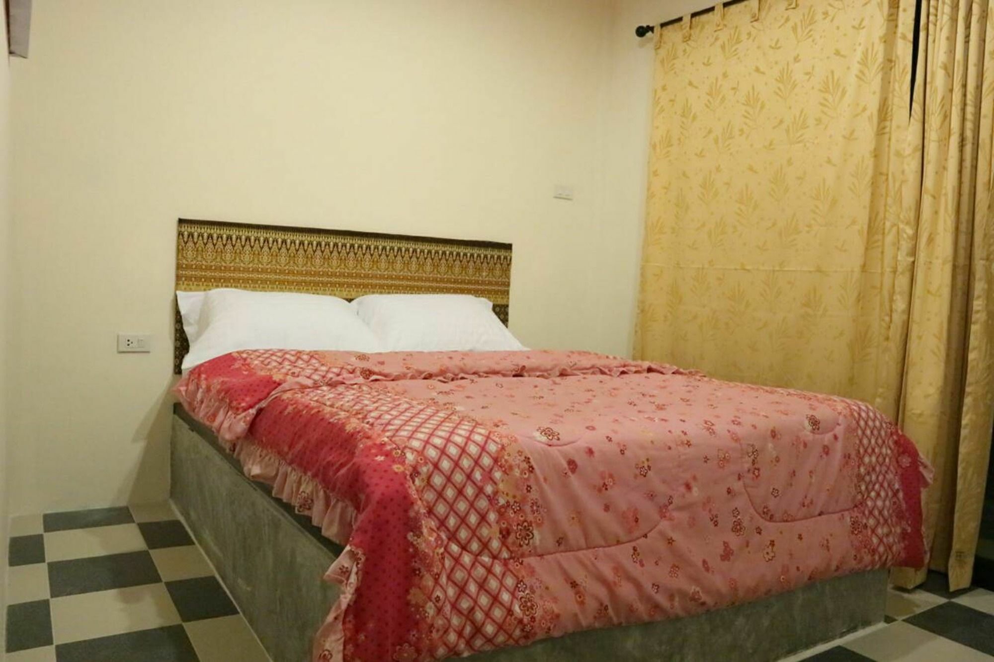 New Season Bed & Breakfast Khanom