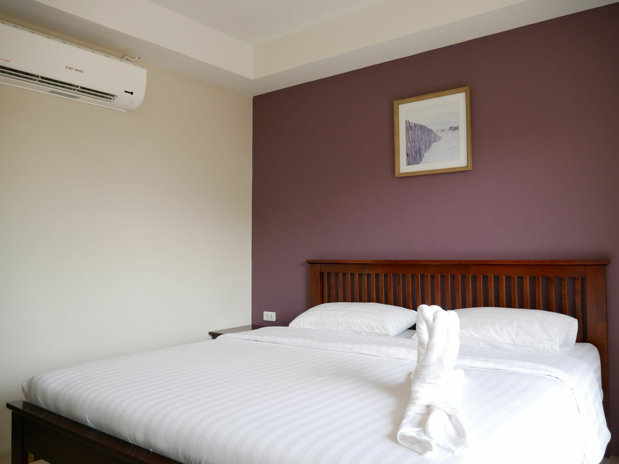 Bed & Breakfast Yellow House Rayong