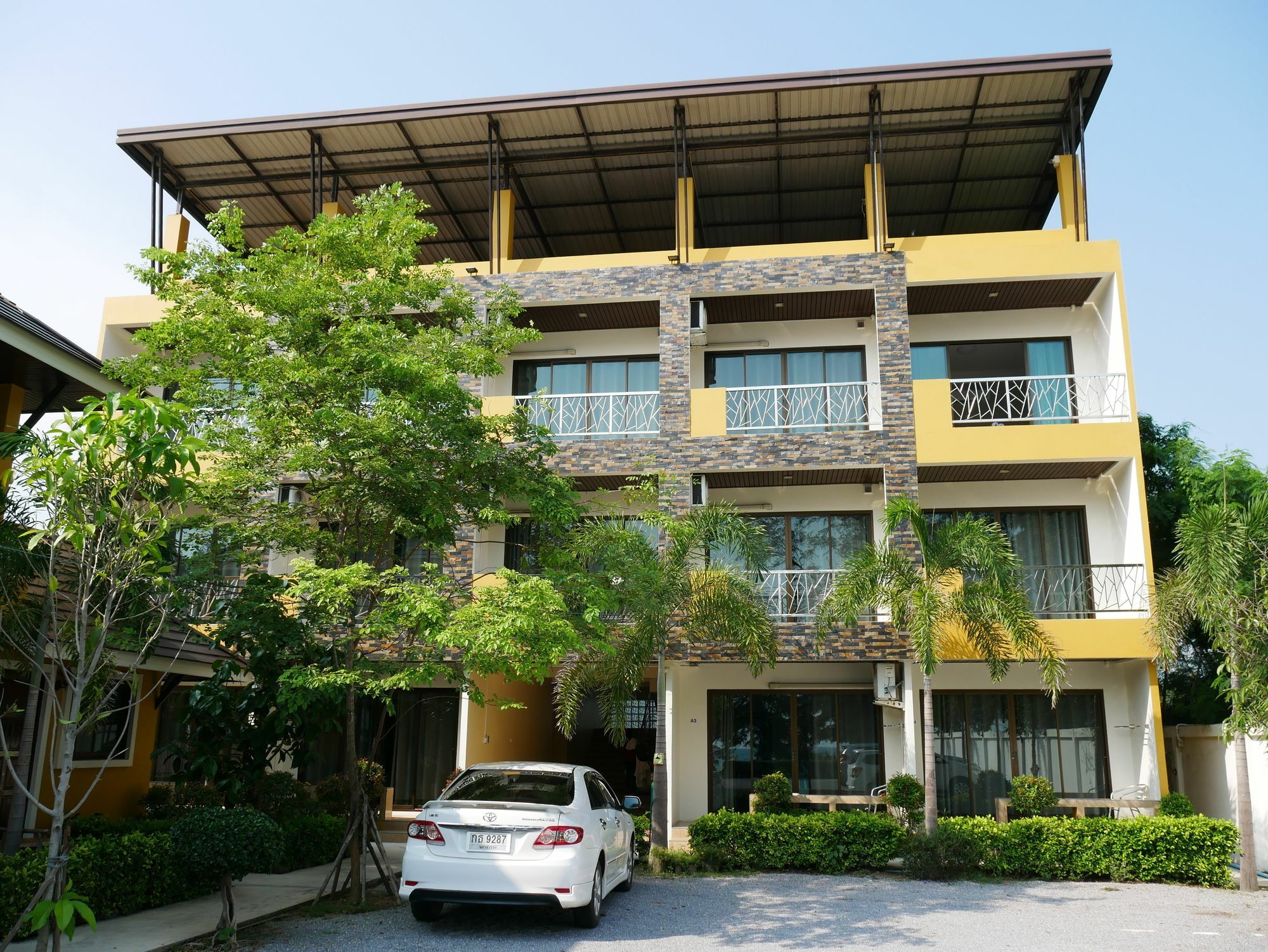 Bed & Breakfast Yellow House Rayong Ban Phe
