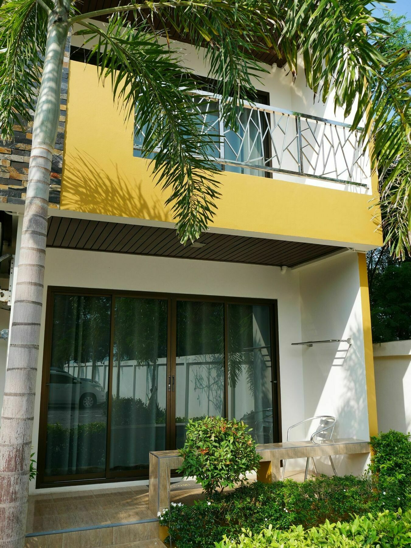 Yellow House Rayong Ban Phe