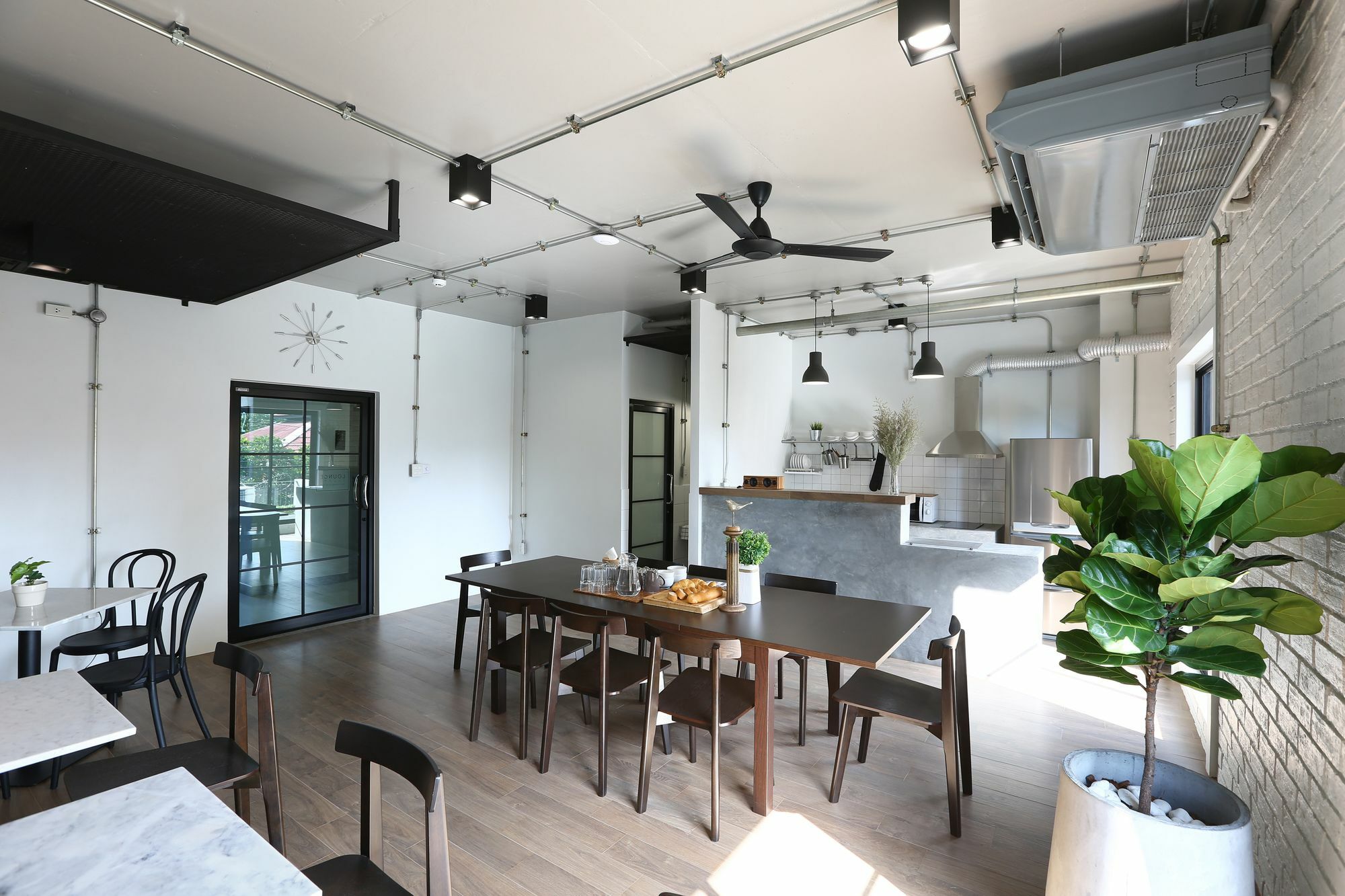Sukh Serviced Aparthotel Ban Kho Hong