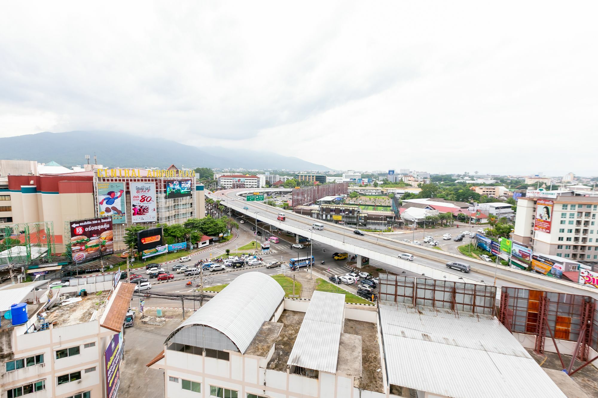 Locals Prio Chiangmai Airport Plaza Apartment