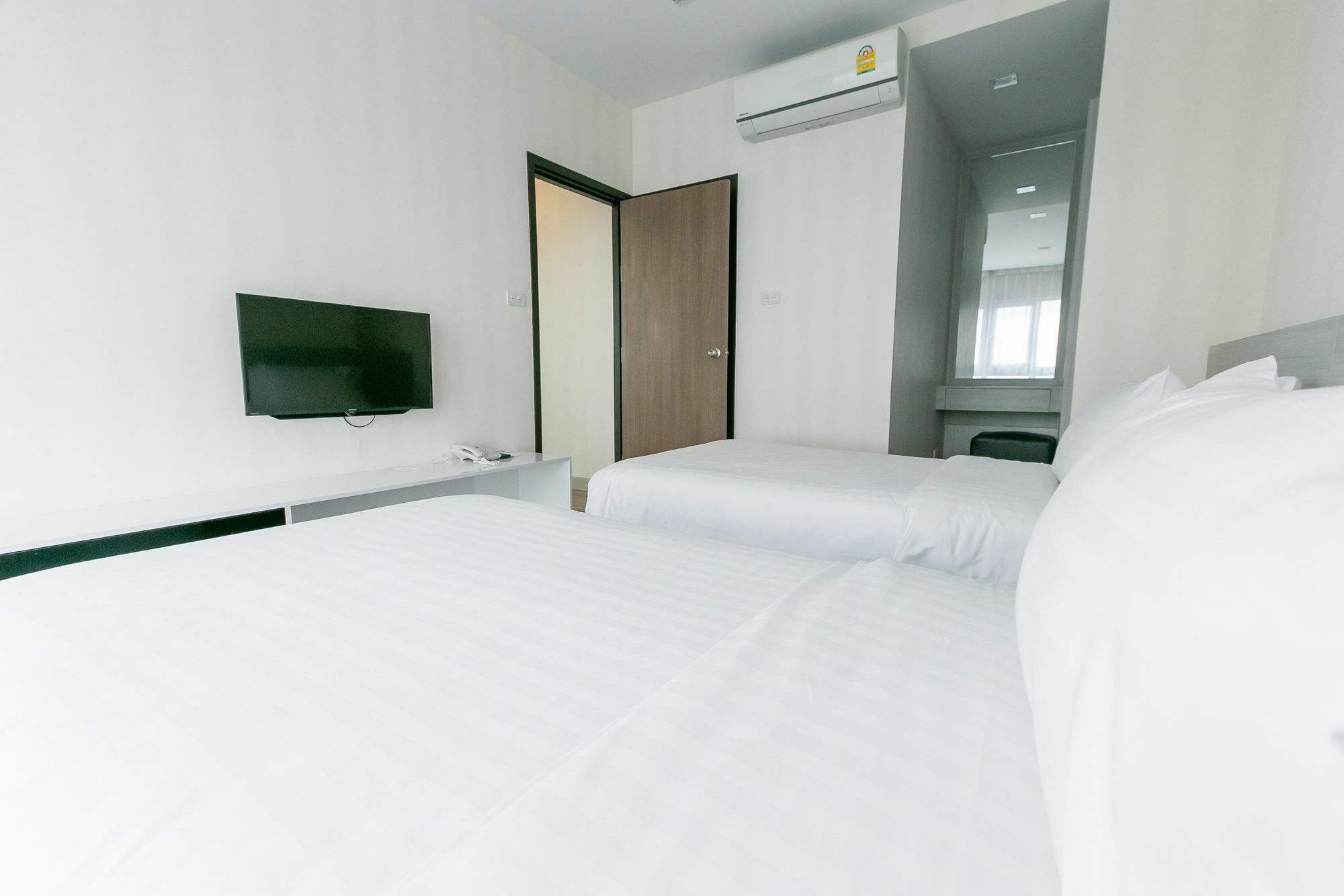Locals Prio Chiangmai Airport Plaza Apartment *