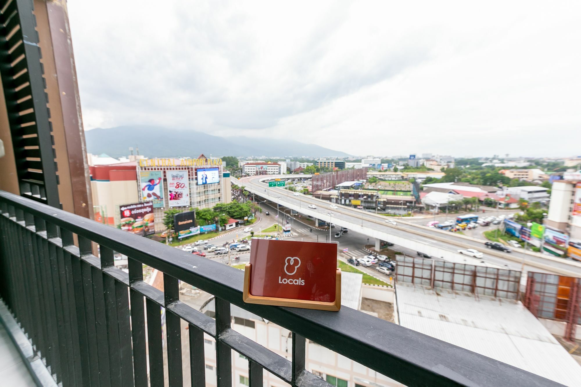 Locals Prio Chiangmai Airport Plaza Apartment *