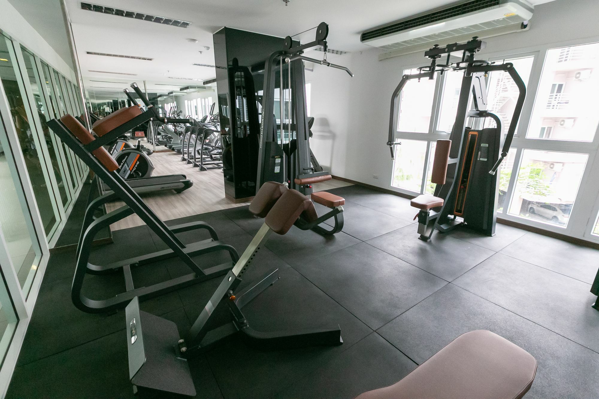 Locals Prio Chiangmai Airport Plaza Apartment