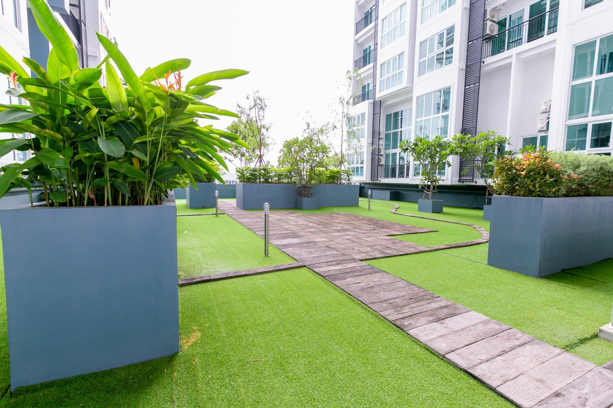 Locals Prio Chiangmai Airport Plaza Apartment *