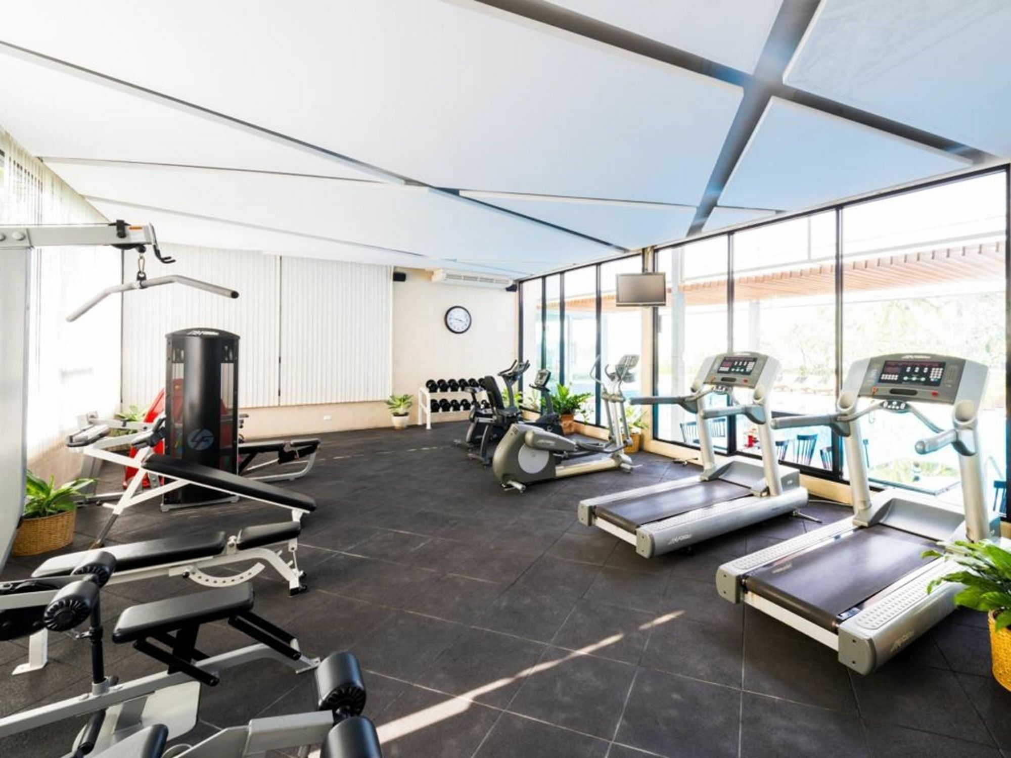 Laemtong Serviced Aparthotel