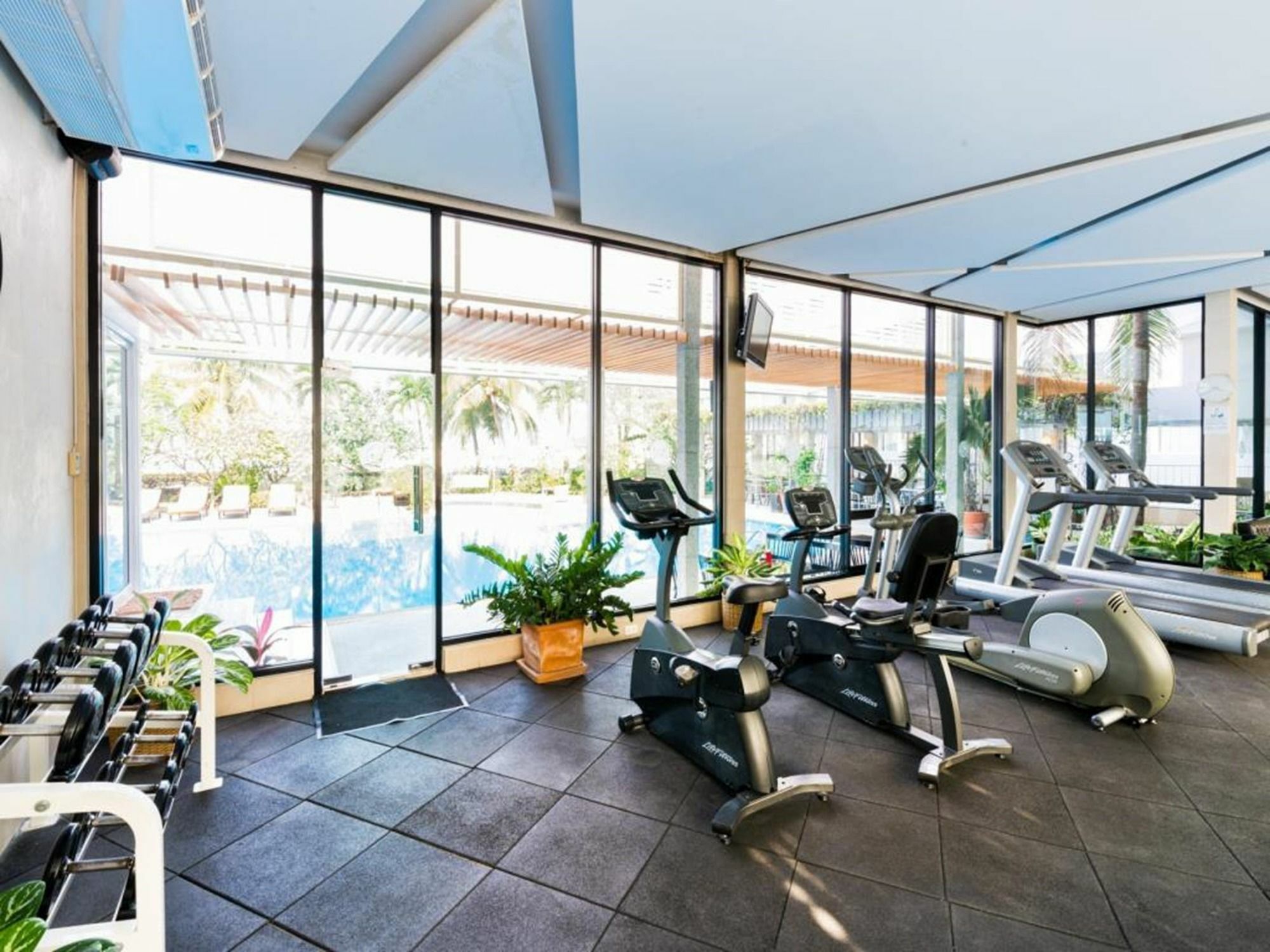 Laemtong Serviced Aparthotel Si Racha
