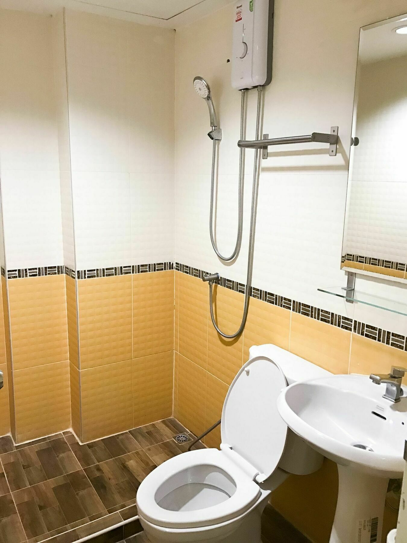 Sea Land View Guest house Si Racha