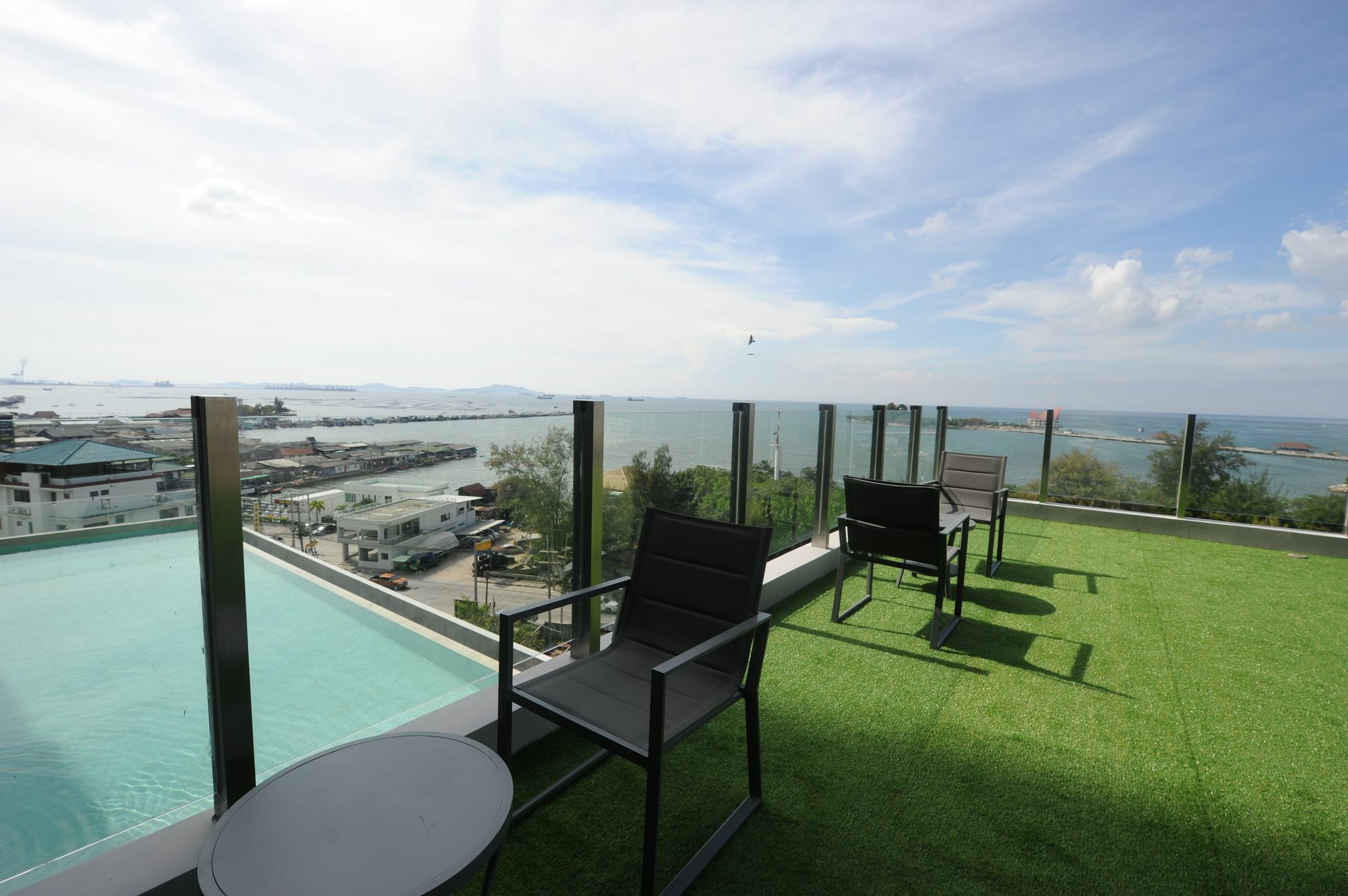 Oakwood & Sri Racha Hotel 5*