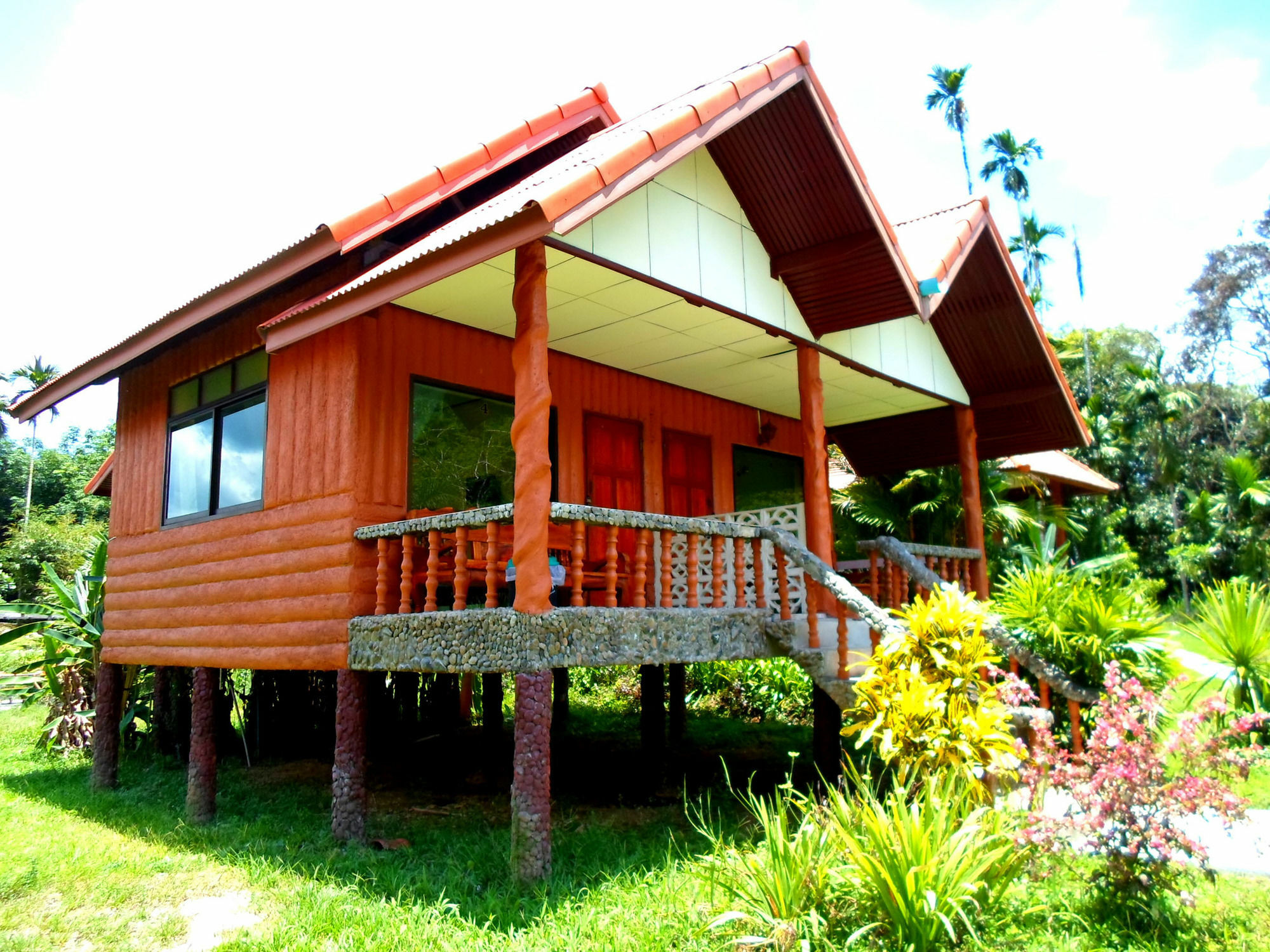 Baan Rimnam Khao Sok 2*