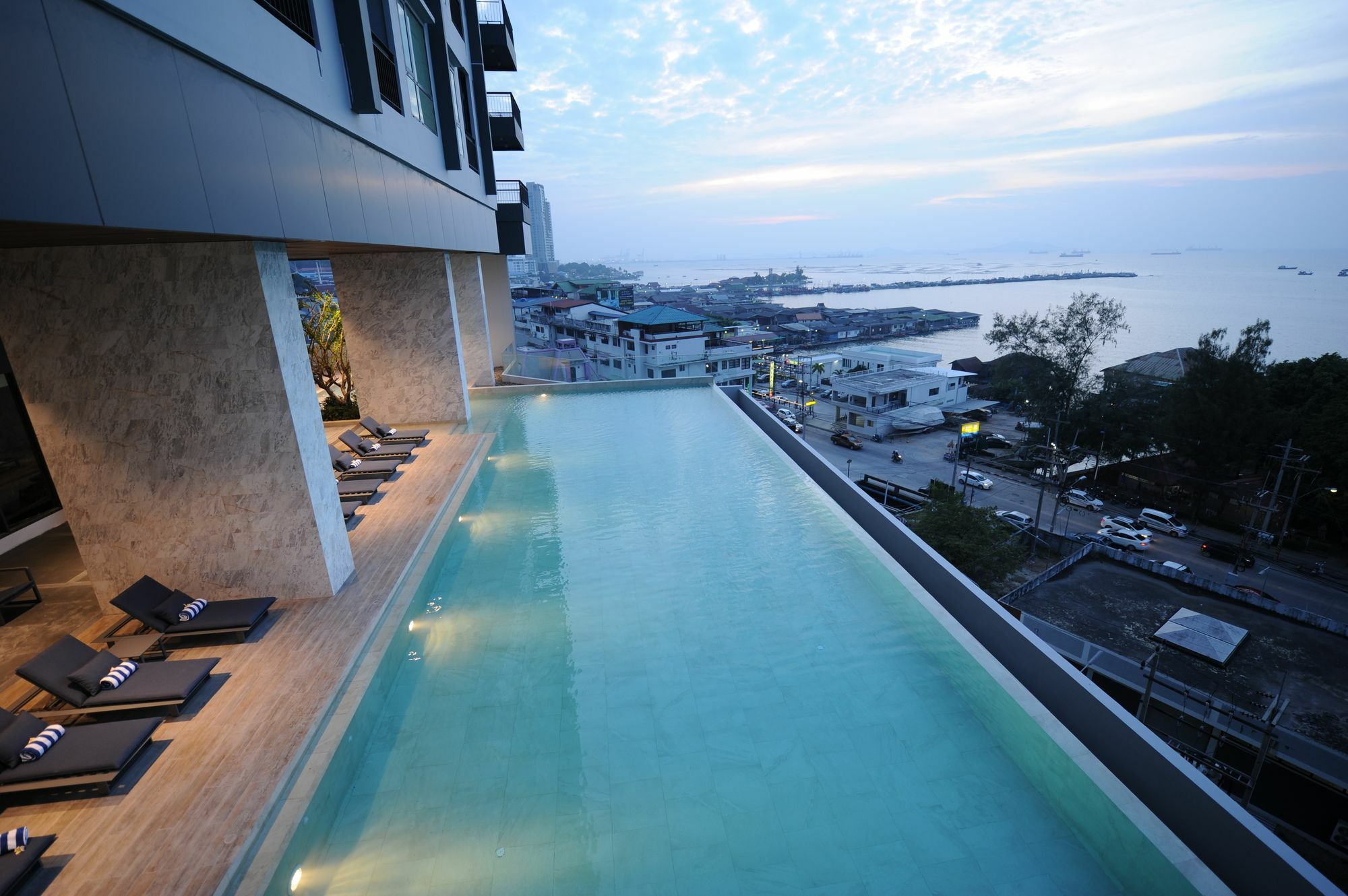 Oakwood & Sri Racha Hotel