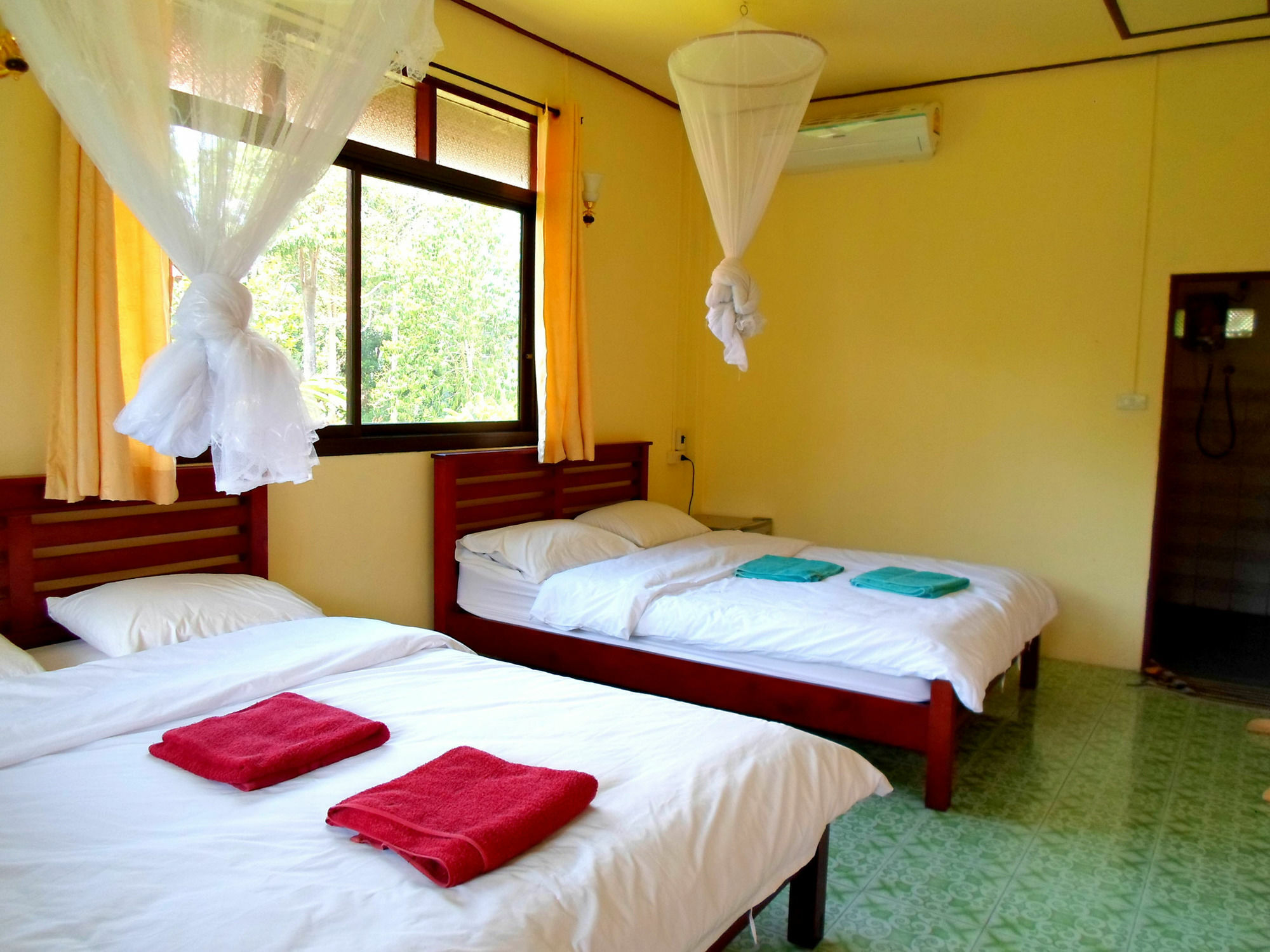 Baan Rimnam Khao Sok 2*