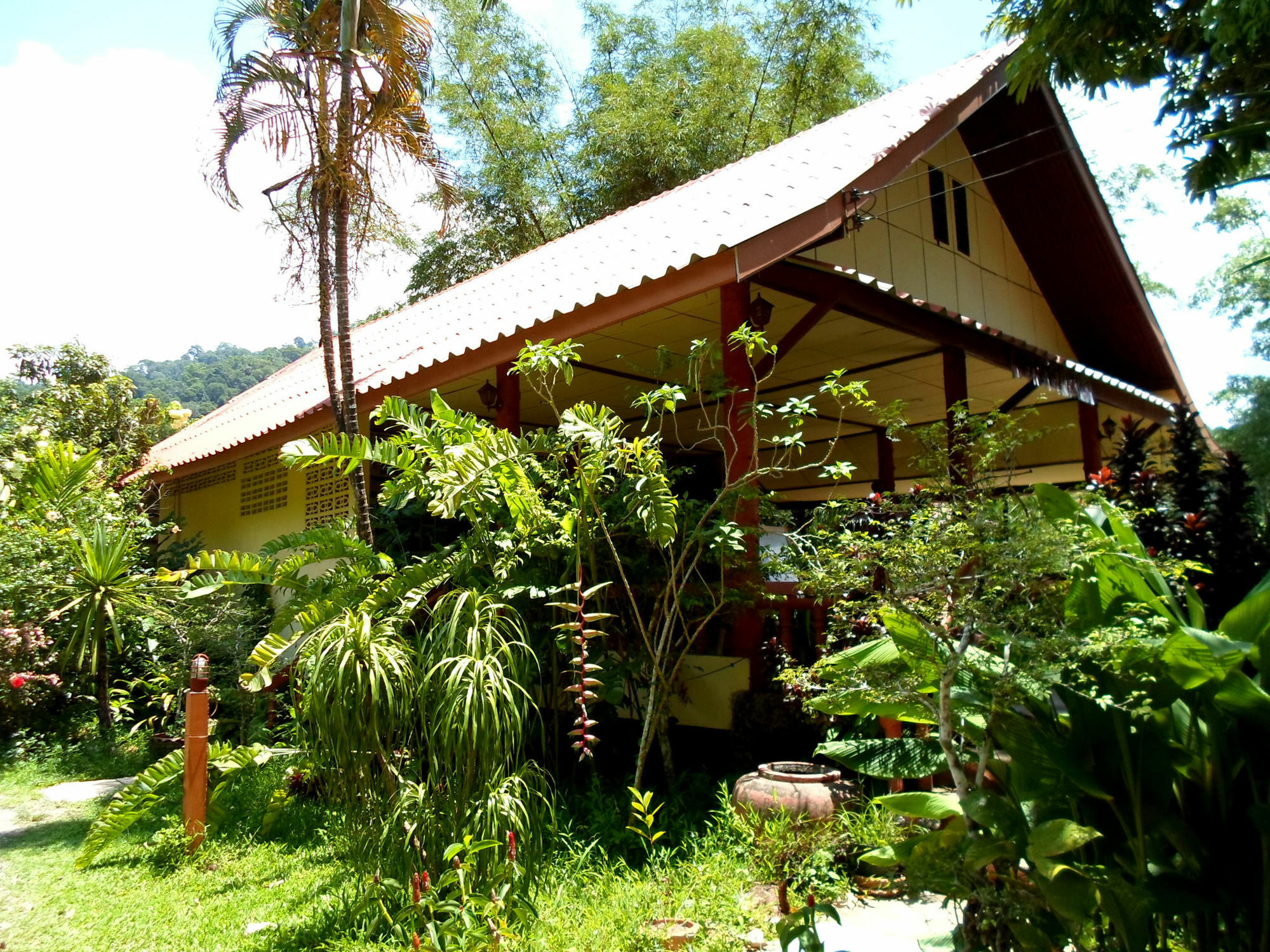Baan Rimnam Khao Sok Hotel Phanom