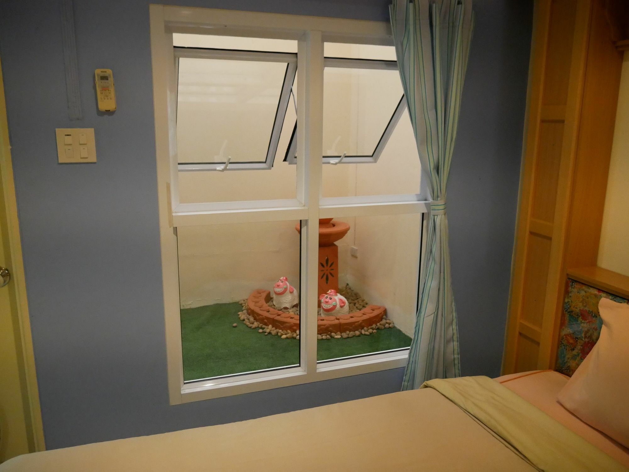 Ploy Economy hotel