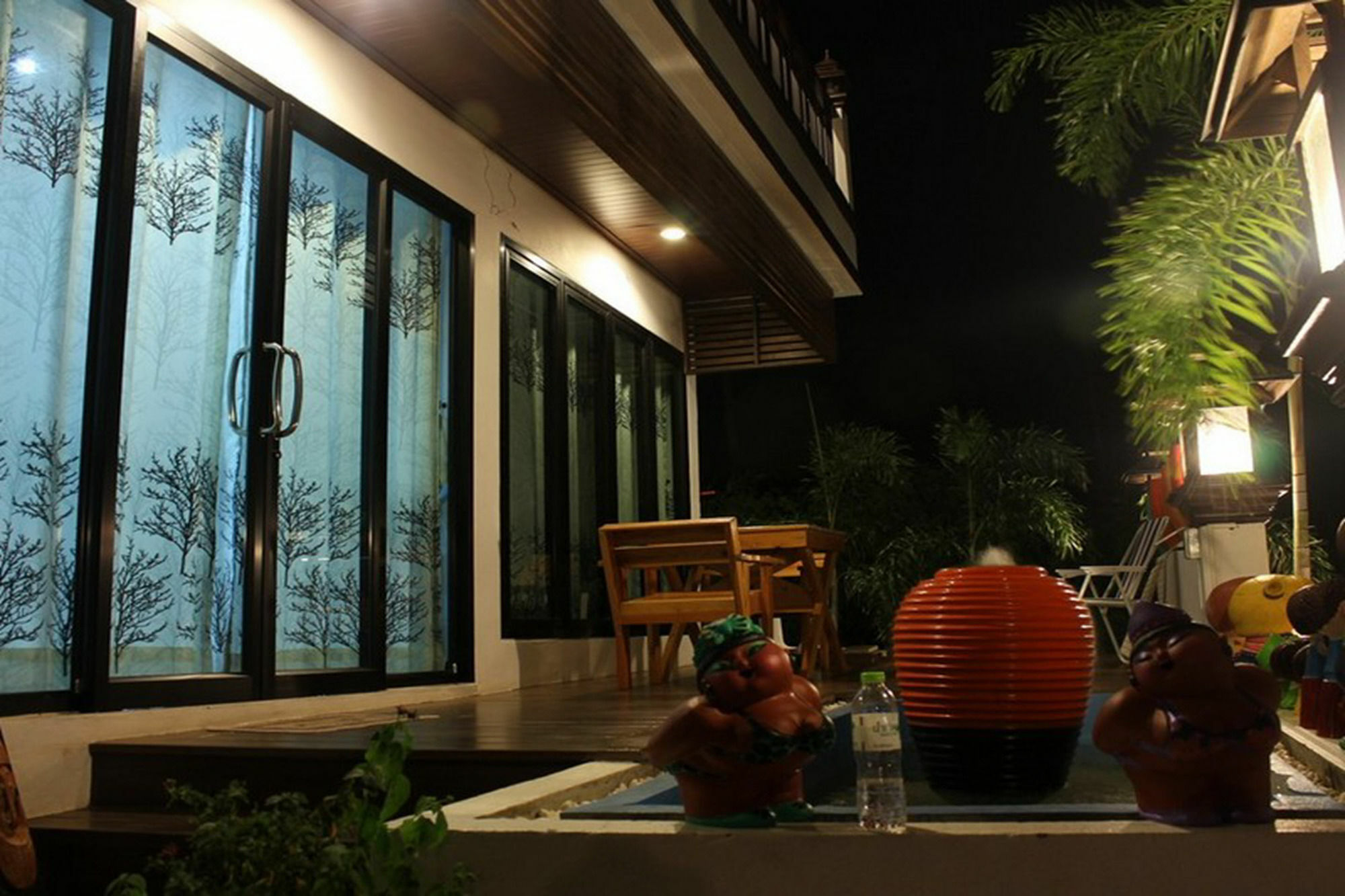 Hotel Wilawan Pool Ko Lan