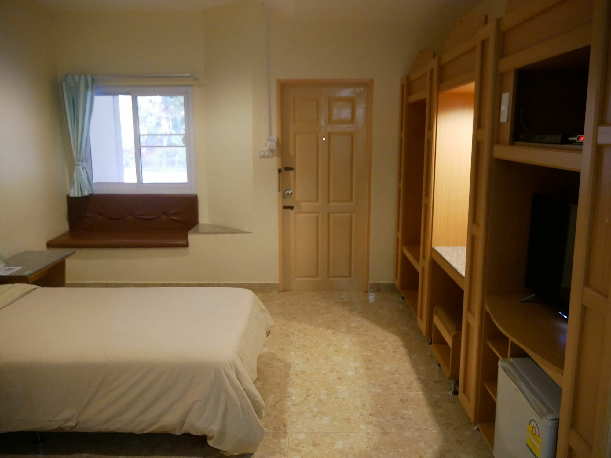Ploy Economy hotel