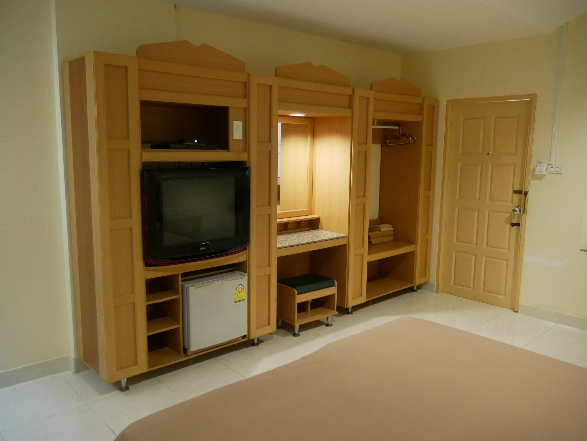 Economy hotel Ploy 2*