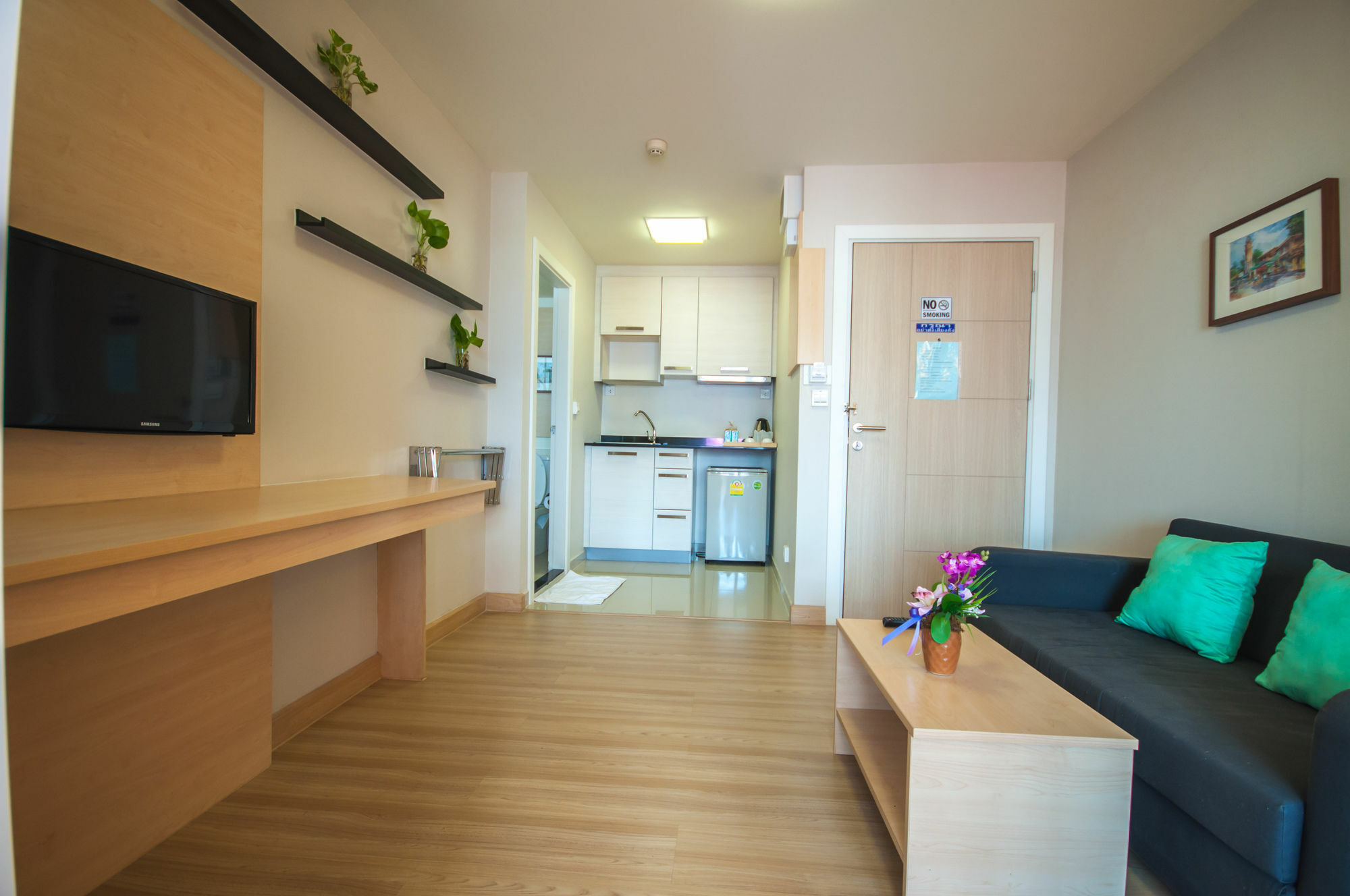 Implace Impact At M Sociaty Hostel *